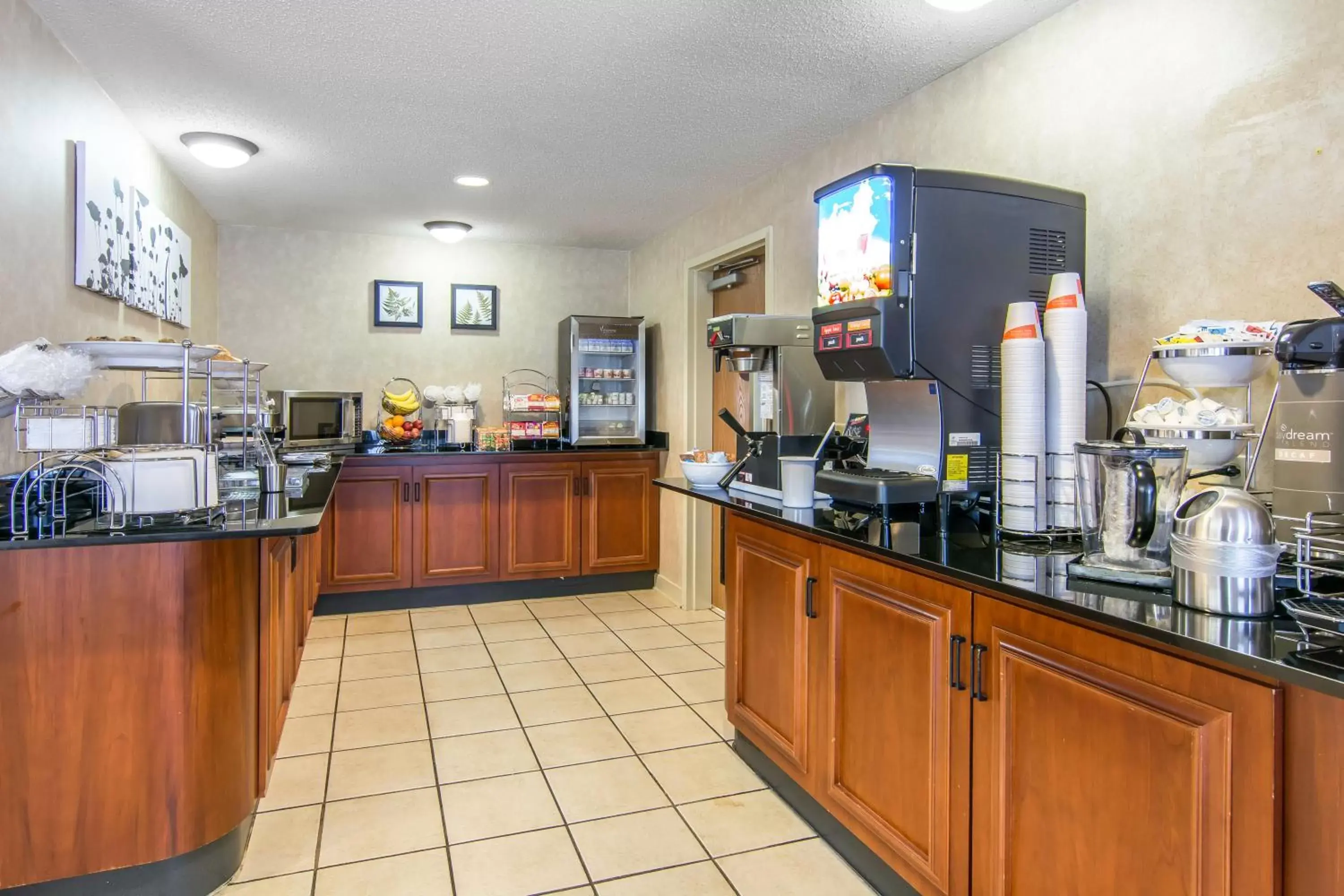 Coffee/tea facilities, Restaurant/Places to Eat in Sleep Inn Southpoint