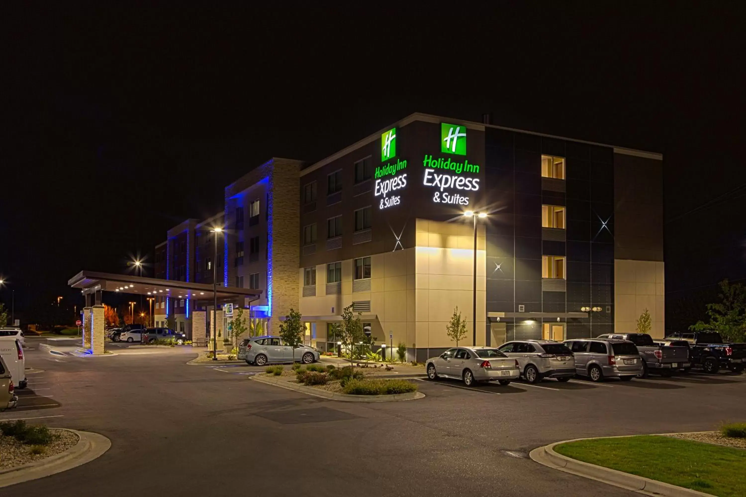 Property Building in Holiday Inn Express & Suites Boise Airport, an IHG Hotel