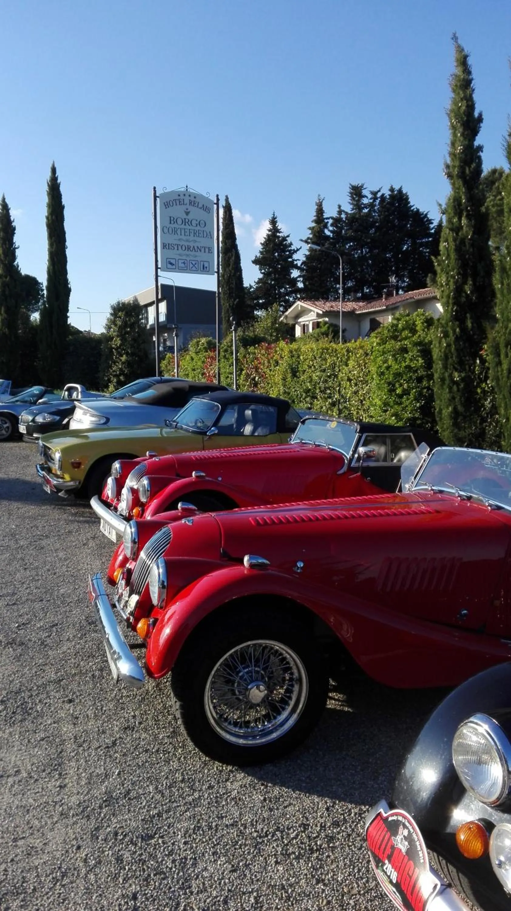 Parking in Hotel Borgo Di Cortefreda - Place of Charme
