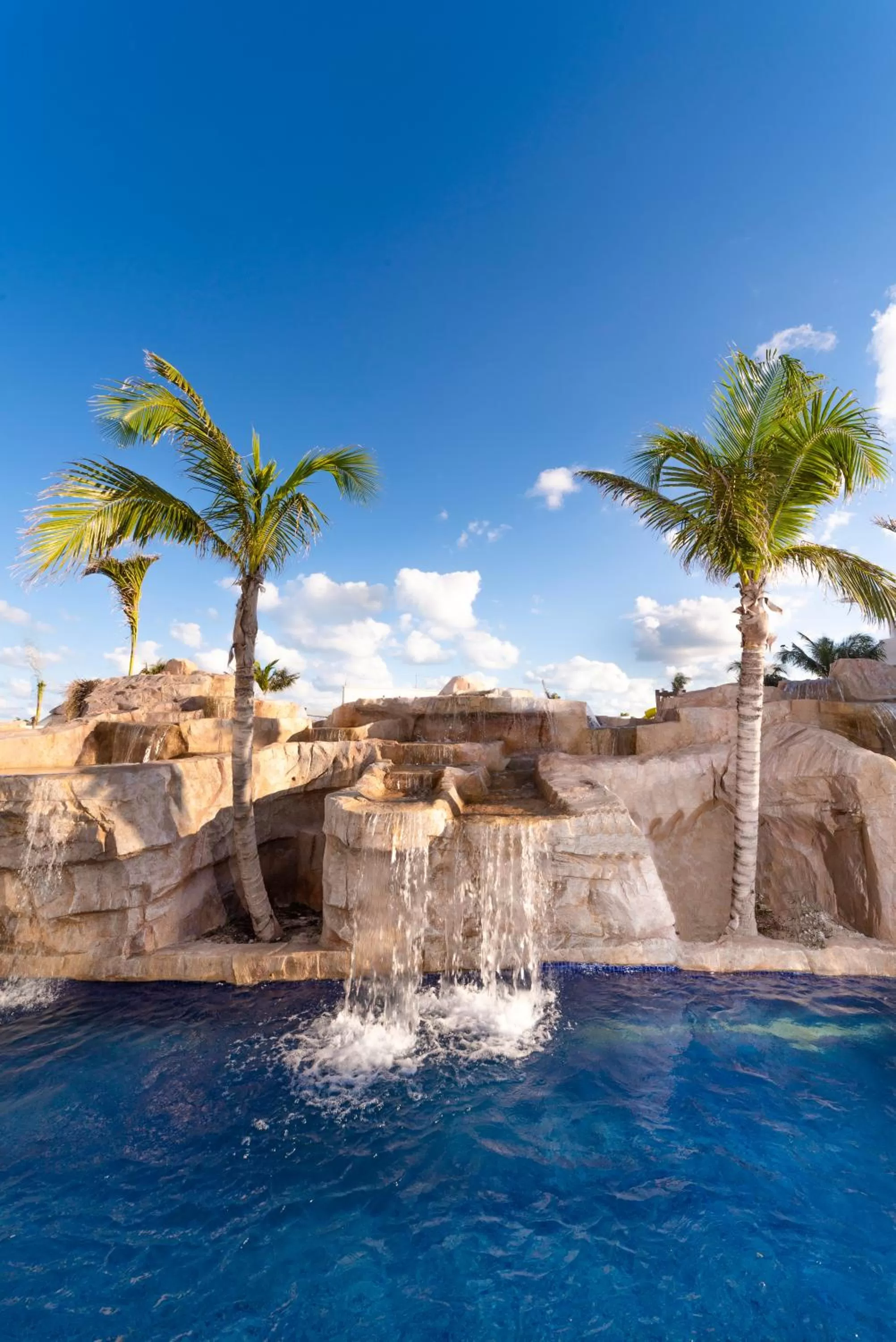 Swimming pool in Planet Hollywood Cancun by Royalton, An Autograph Collection All-Inclusive Resort