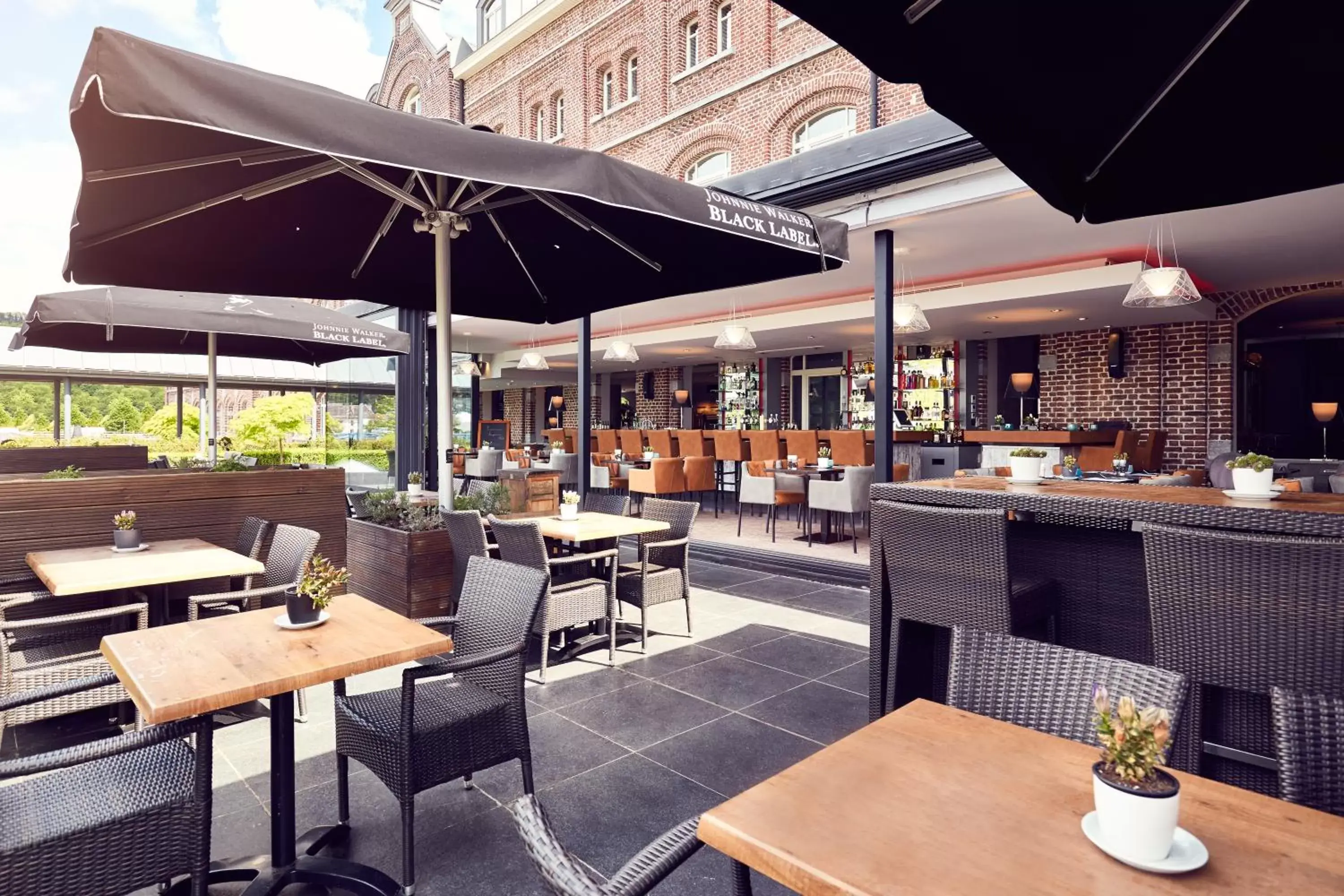 Patio, Restaurant/Places to Eat in Hotel Verviers Van der Valk