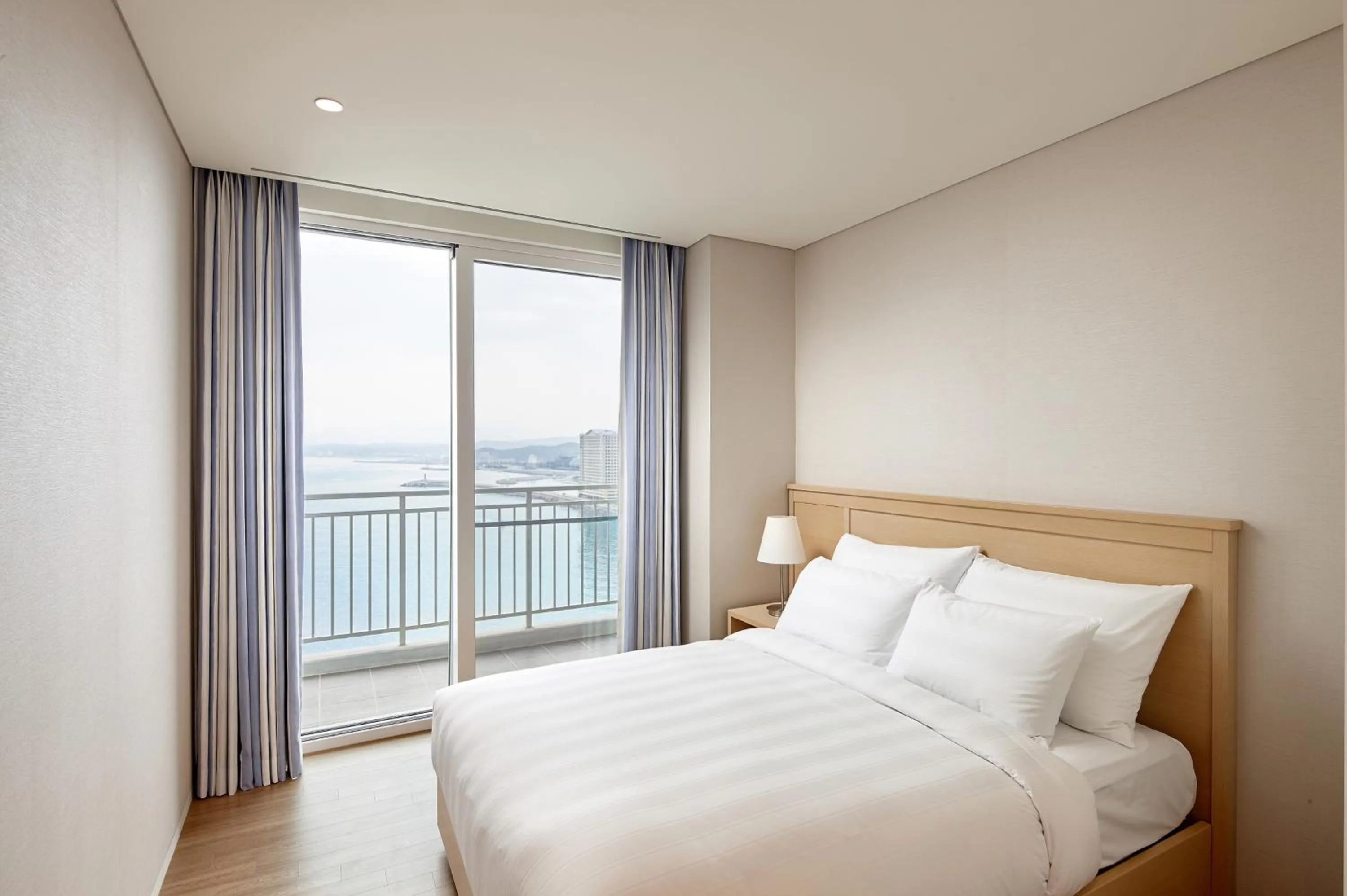 Bed in Lotte Resort Sokcho