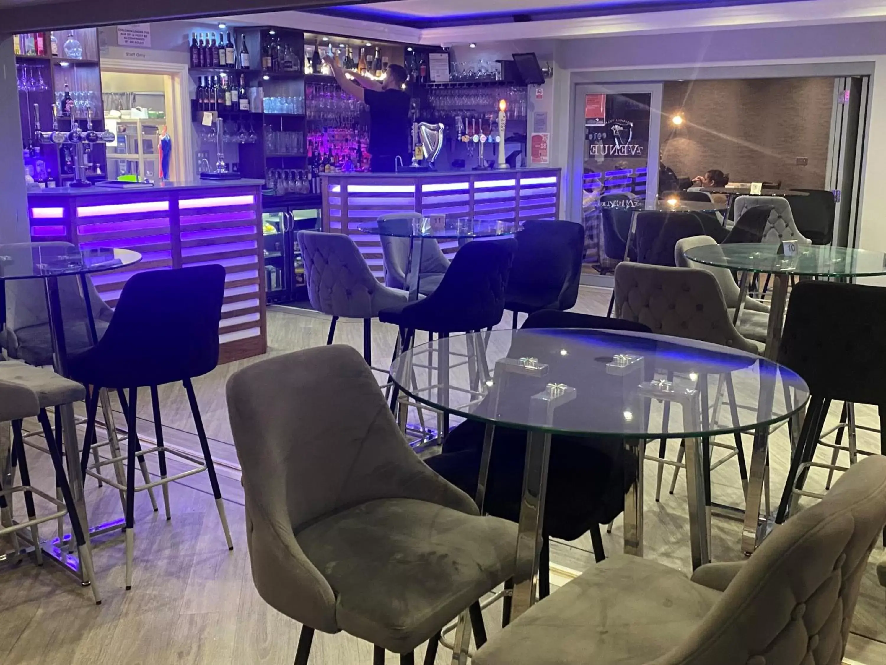 Restaurant/places to eat, Lounge/Bar in The Avenue Hotel Ltd