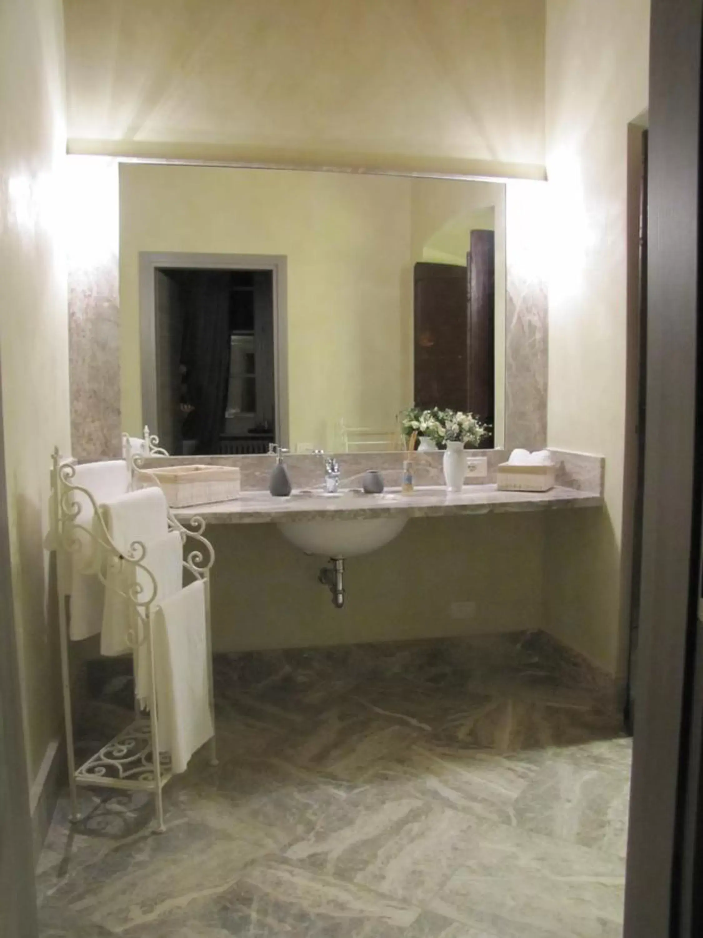 Bathroom in B&B Dimora Delle Donnole Bergamo Alta