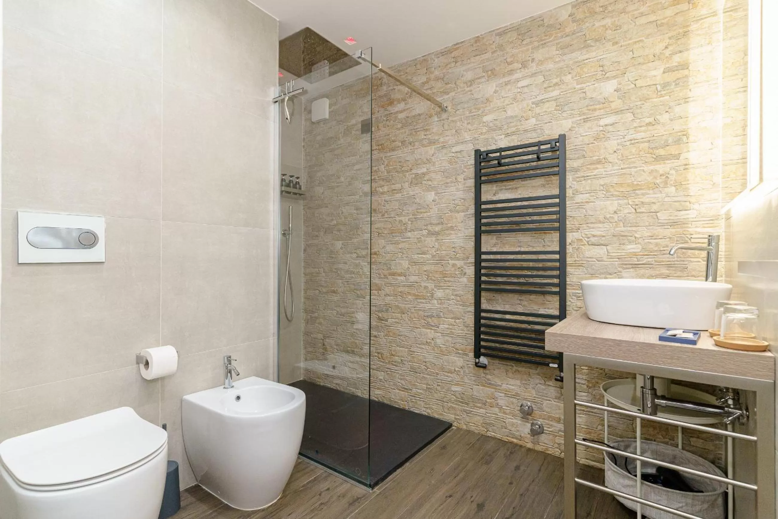 Shower, Bathroom in SiSTO18
