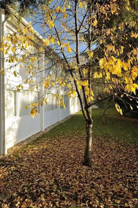 Facade/entrance in Contact Hôtel du Parc