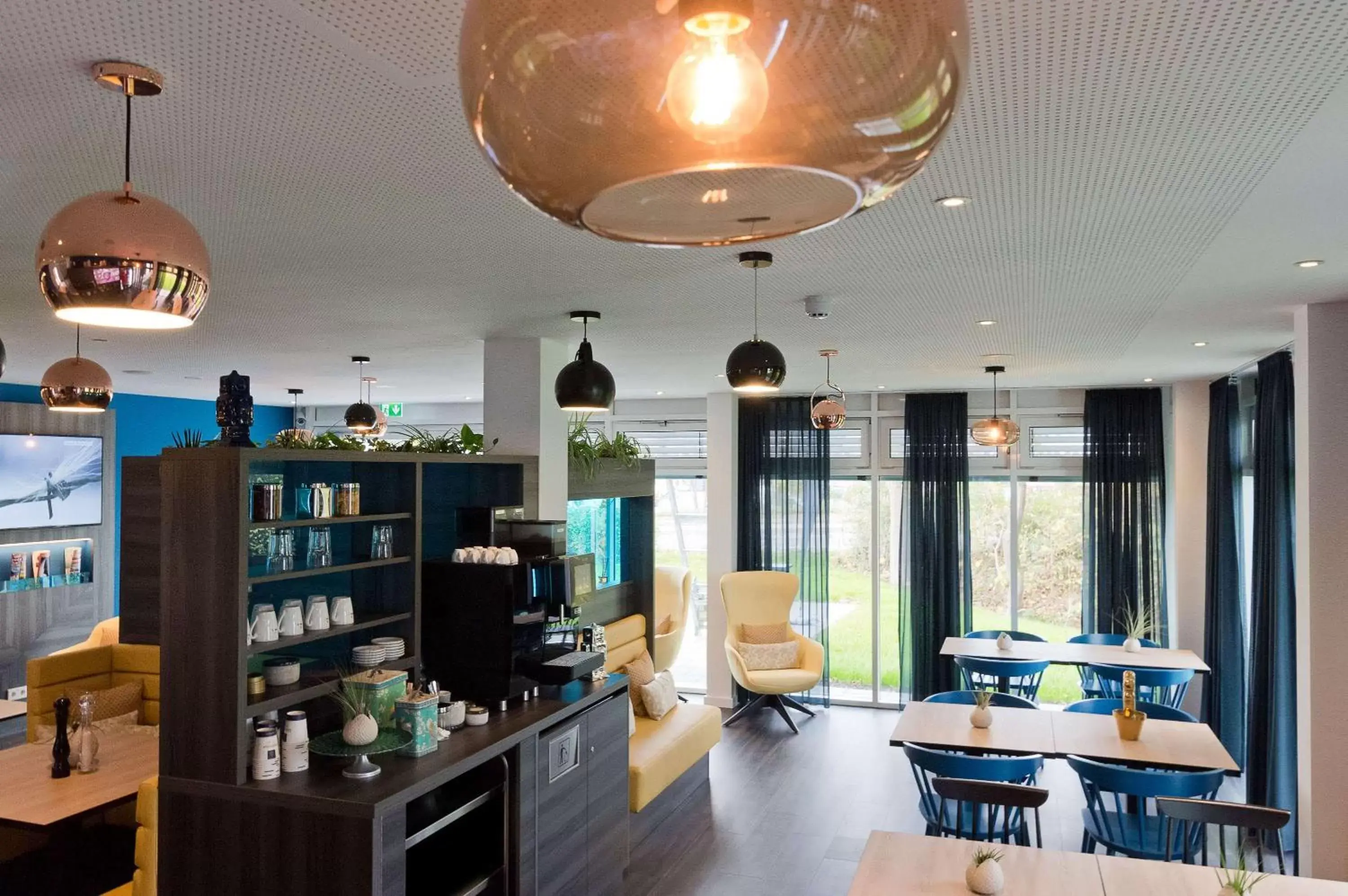 Lounge or bar, Restaurant/Places to Eat in ANA Living Stuttgart by Arthotel ANA