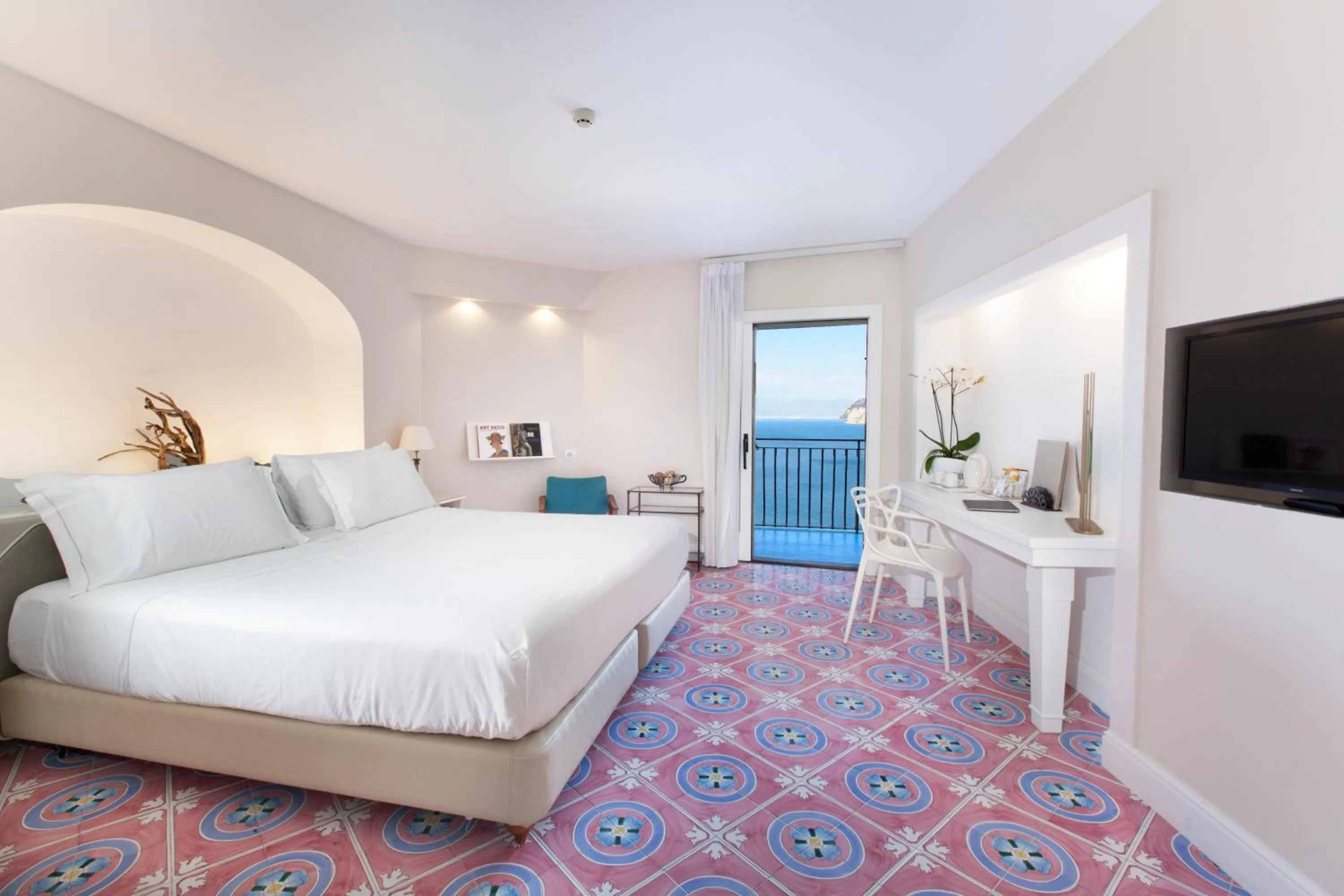 View (from property/room), Bed in Hotel Belair