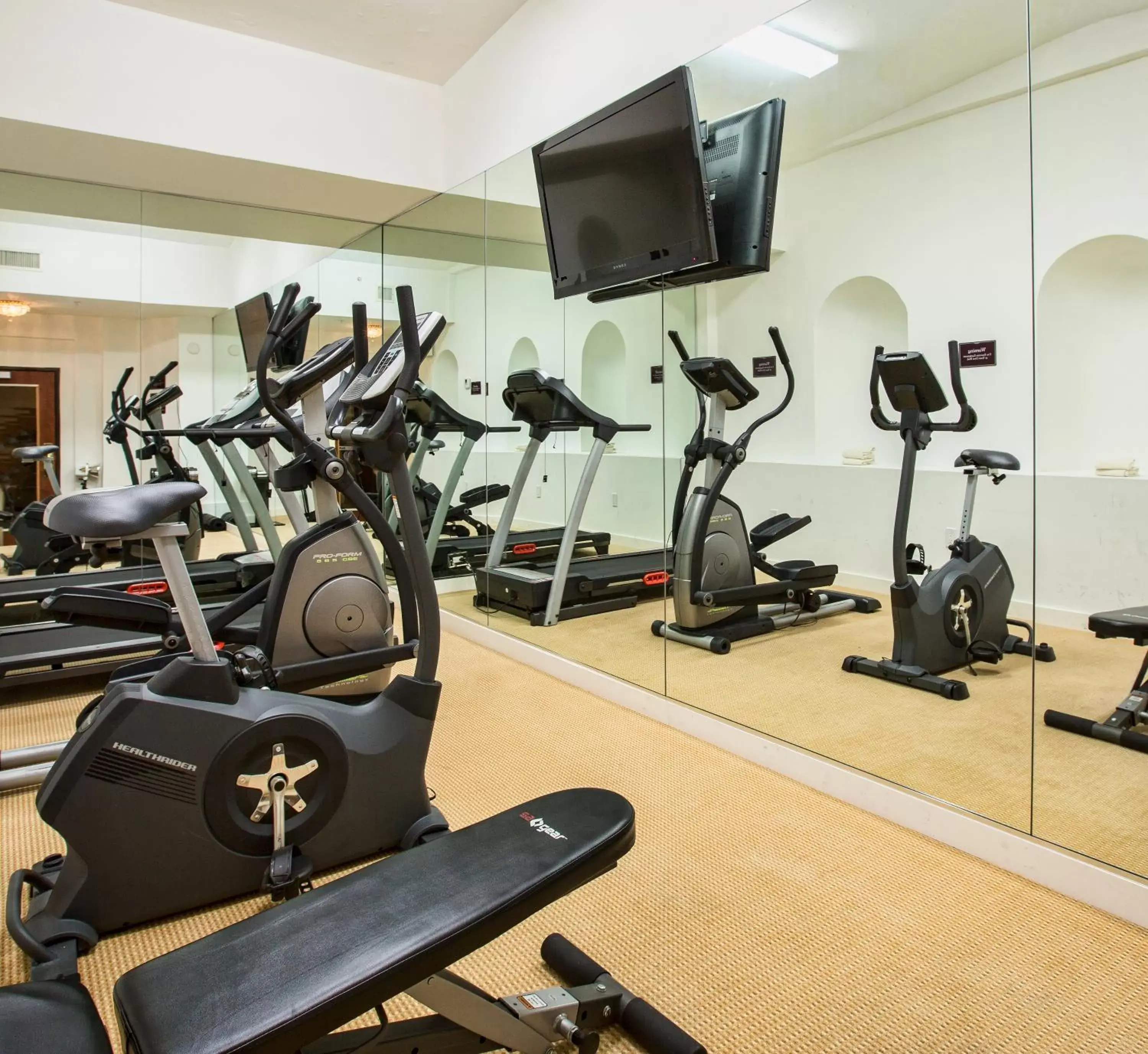 Fitness centre/facilities, Fitness Center/Facilities in Nob Hill Hotel