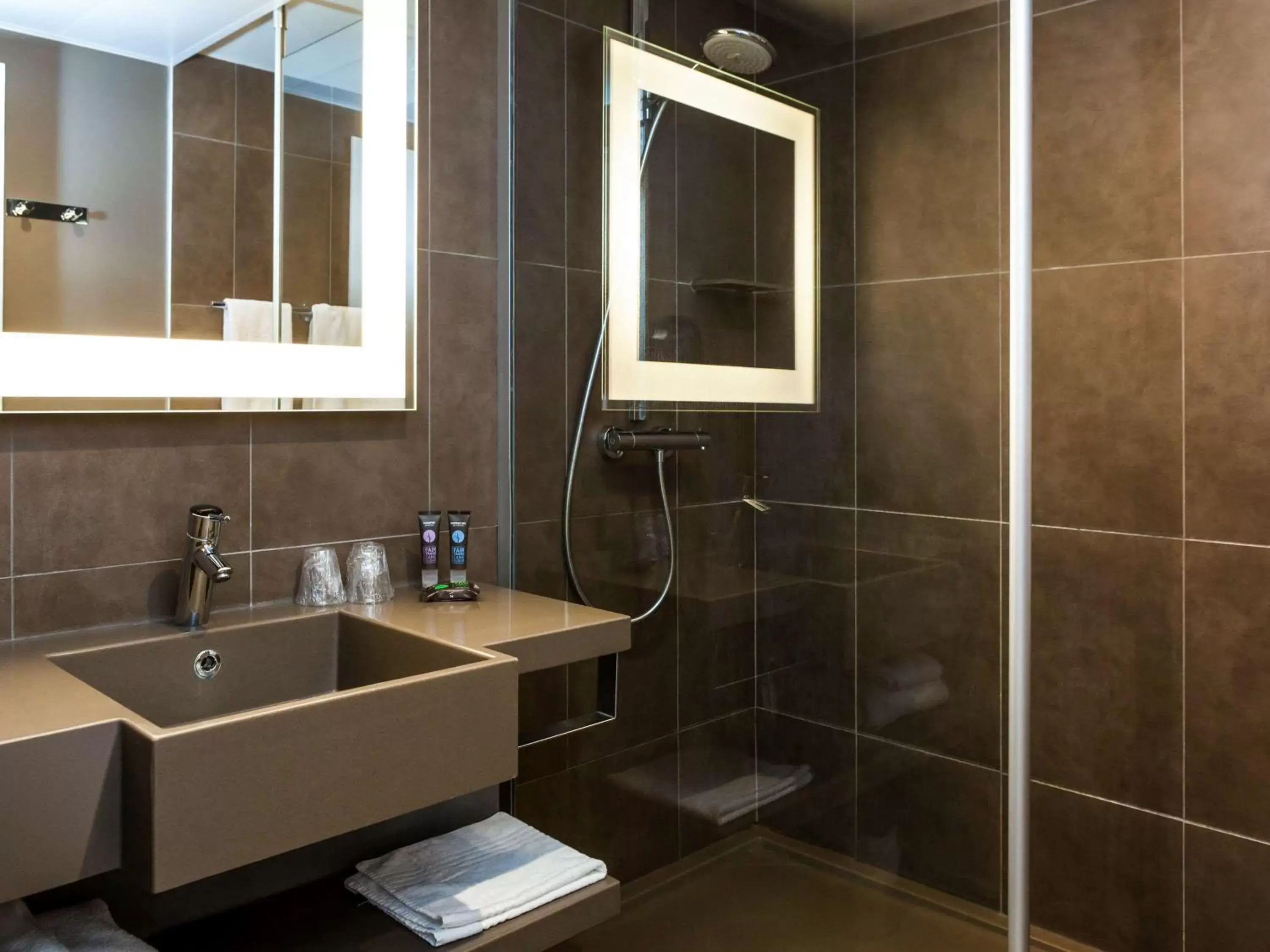 Photo of the whole room, Bathroom in Novotel Saint-Quentin en Yvelines