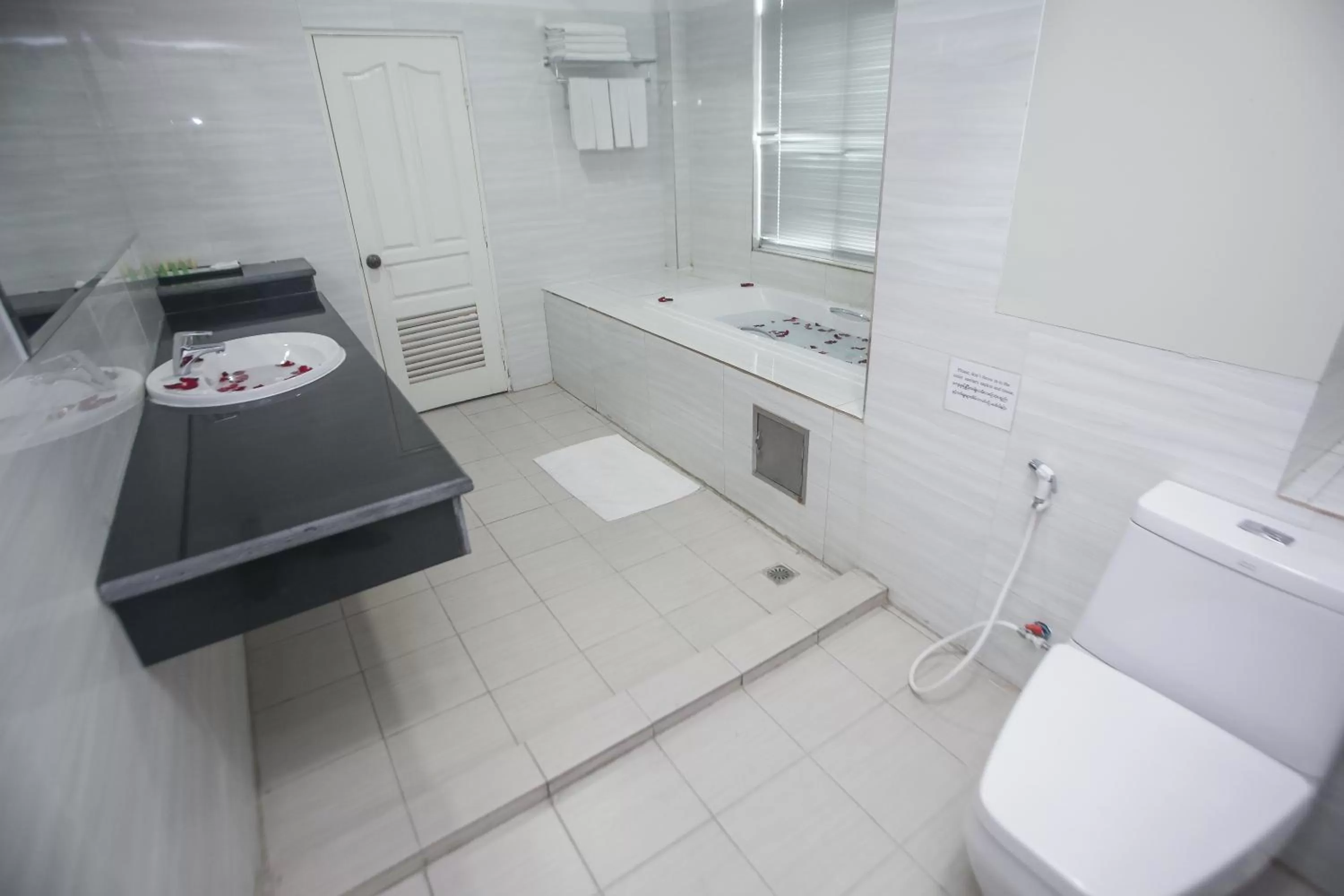 Bathroom in Grace Treasure Hotel