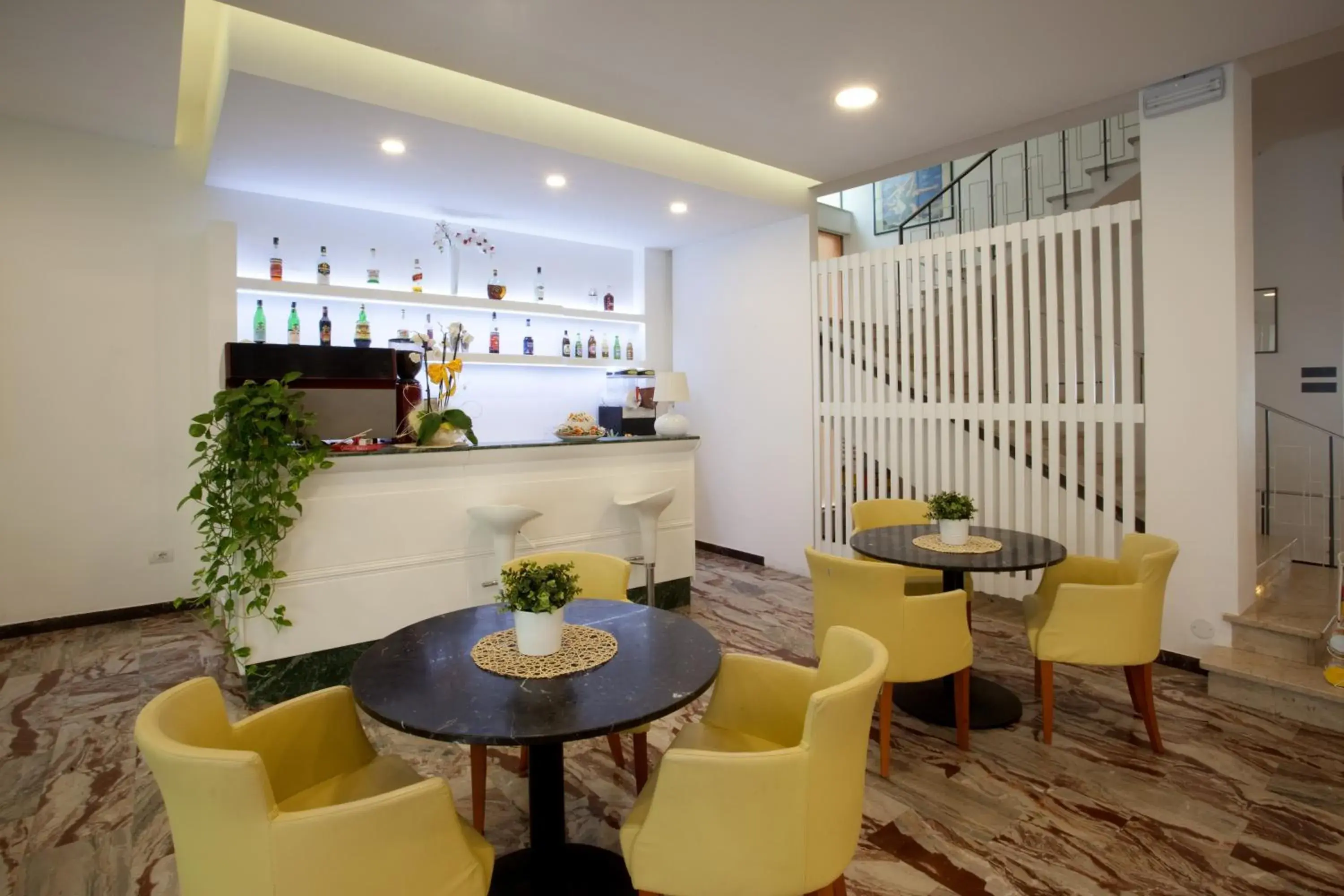 Lobby or reception, Lounge/Bar in Hotel International