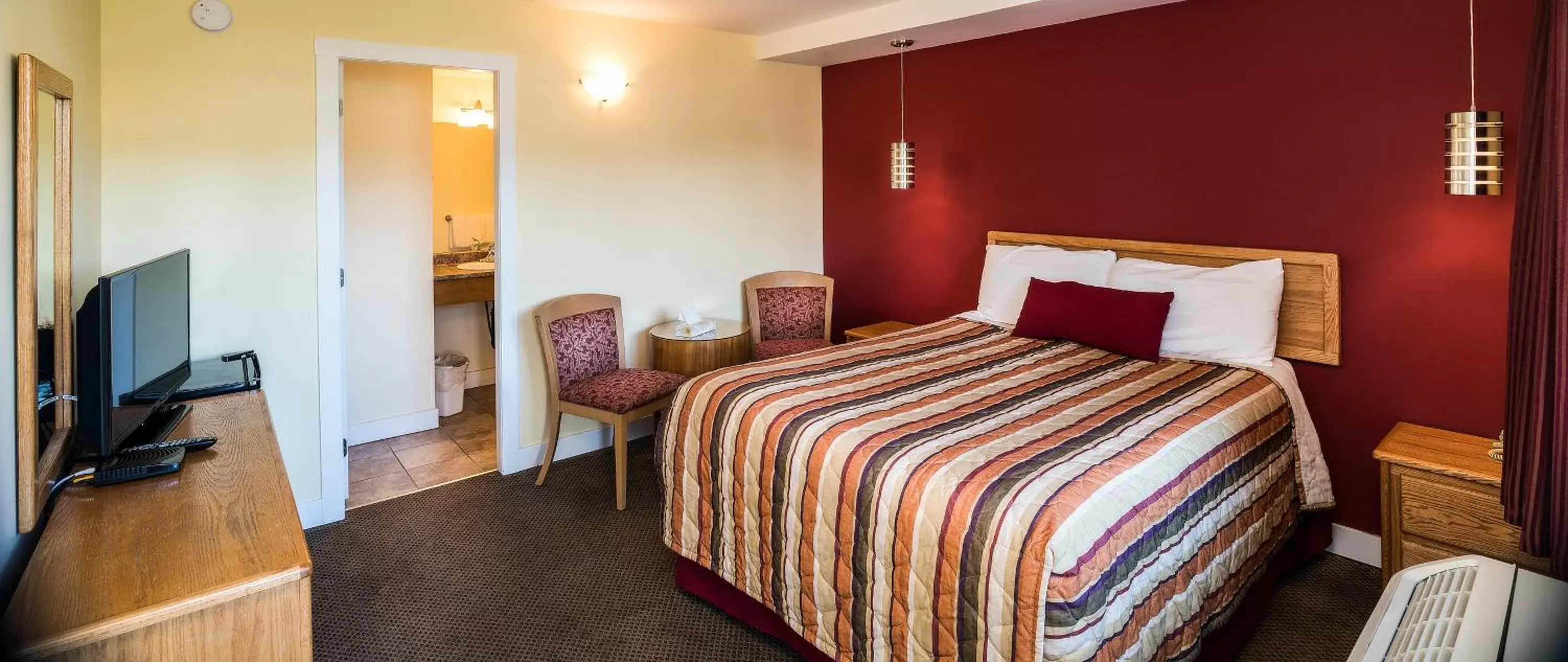 Bed in Sahara Courtyard Inn Penticton