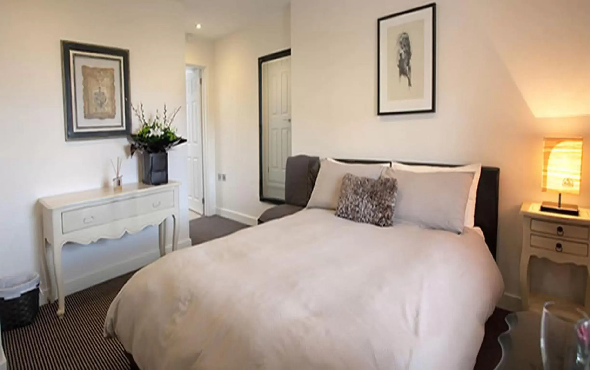 Executive One-Bedroom Apartment (2 Guests) in Smiths Hotel