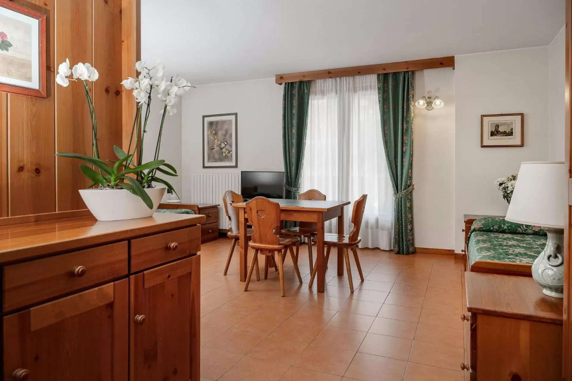 Bedroom, Dining Area in Hotel Cristallo