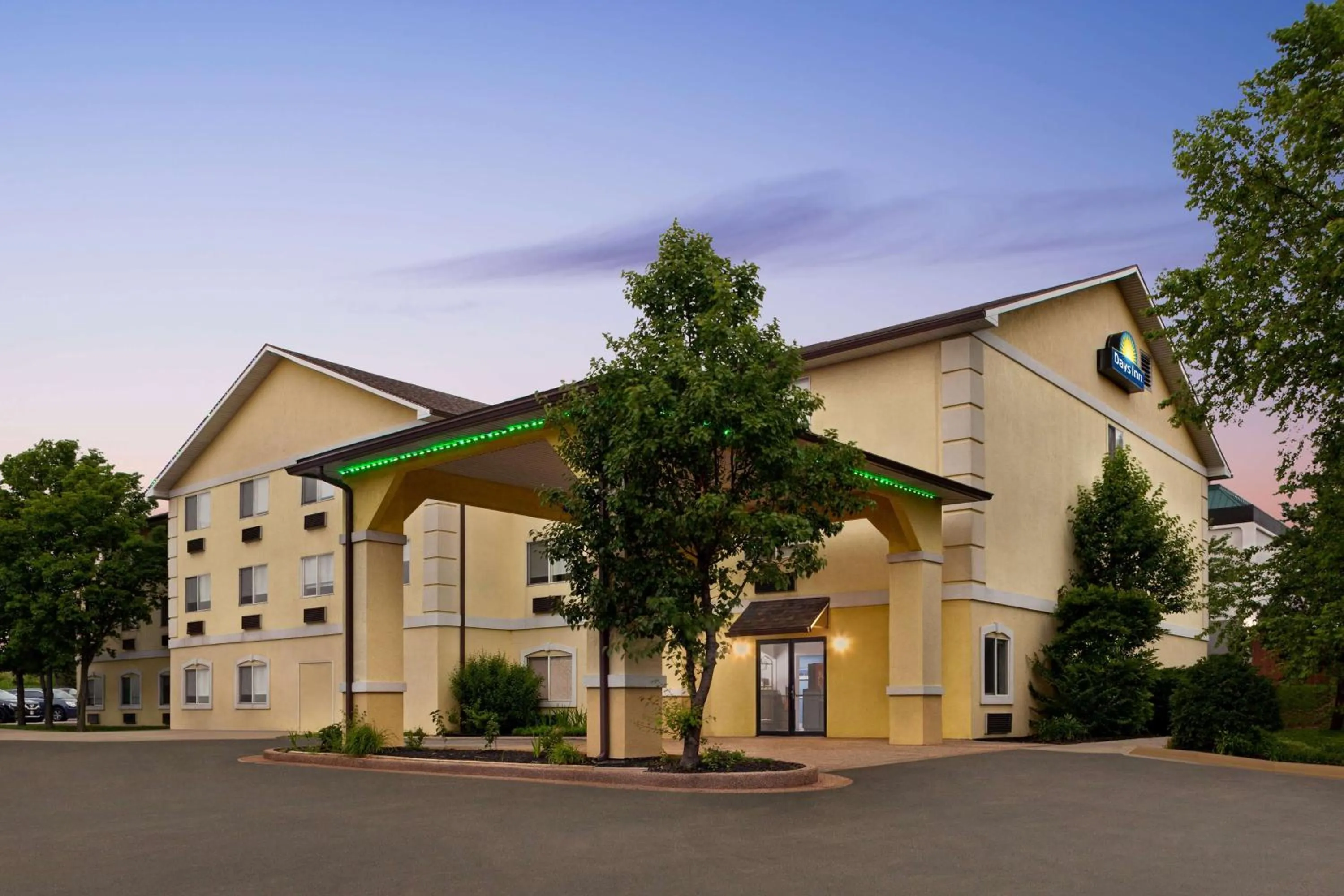 Property building in Days Inn by Wyndham Kansas City International Airport