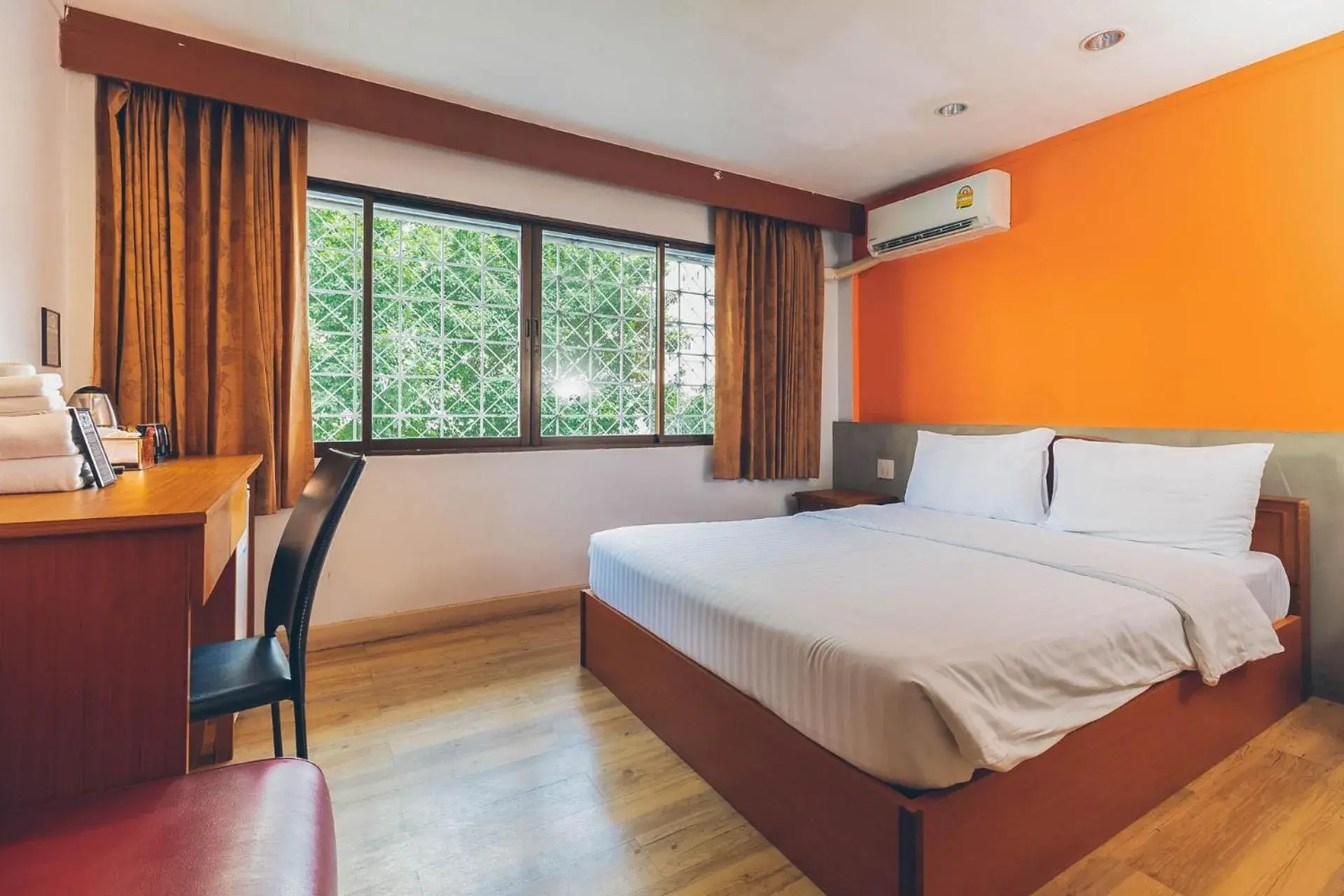Bedroom, Bed in Atlas Bangkok Hotel