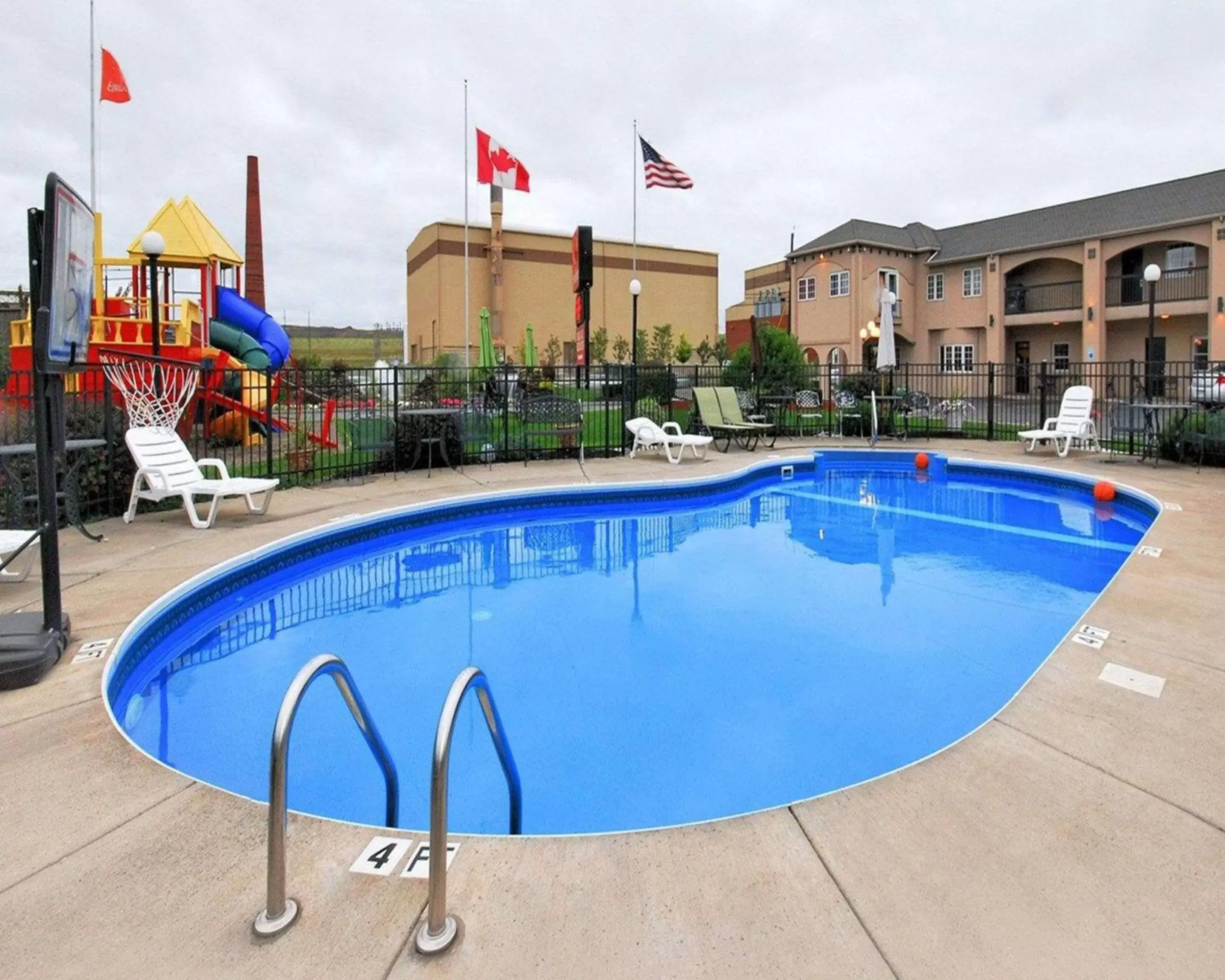 On site, Swimming Pool in Econo Lodge at the Falls North