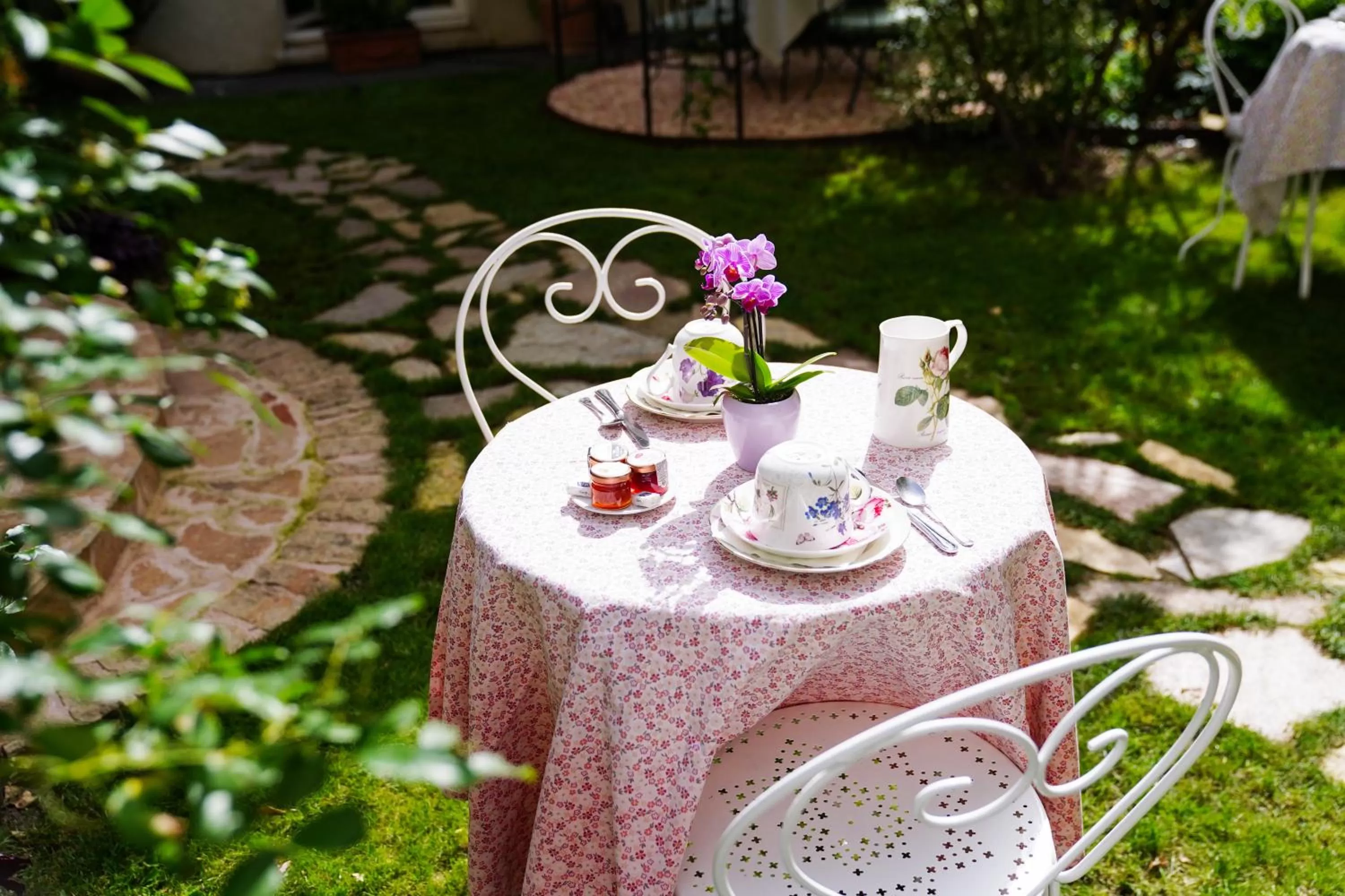 Garden in Villa Escudier Appart-hôtel