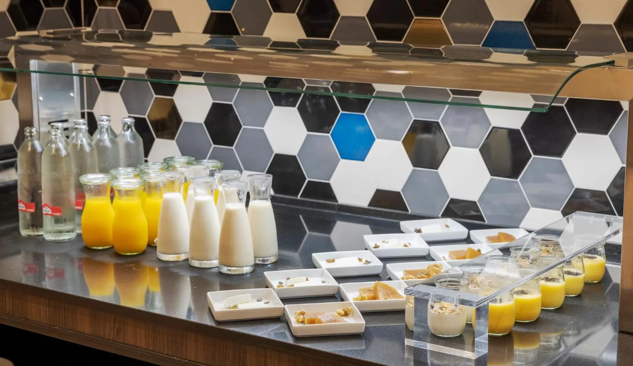 Buffet breakfast in Ilunion Valencia 4