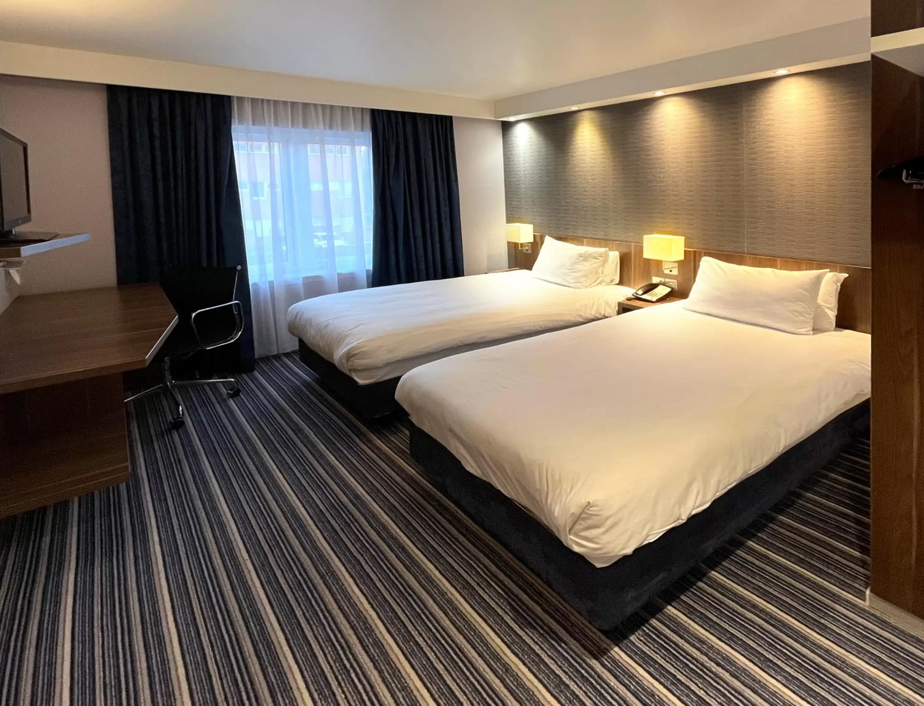 Bedroom, Bed in Holiday Inn Express Windsor, an IHG Hotel