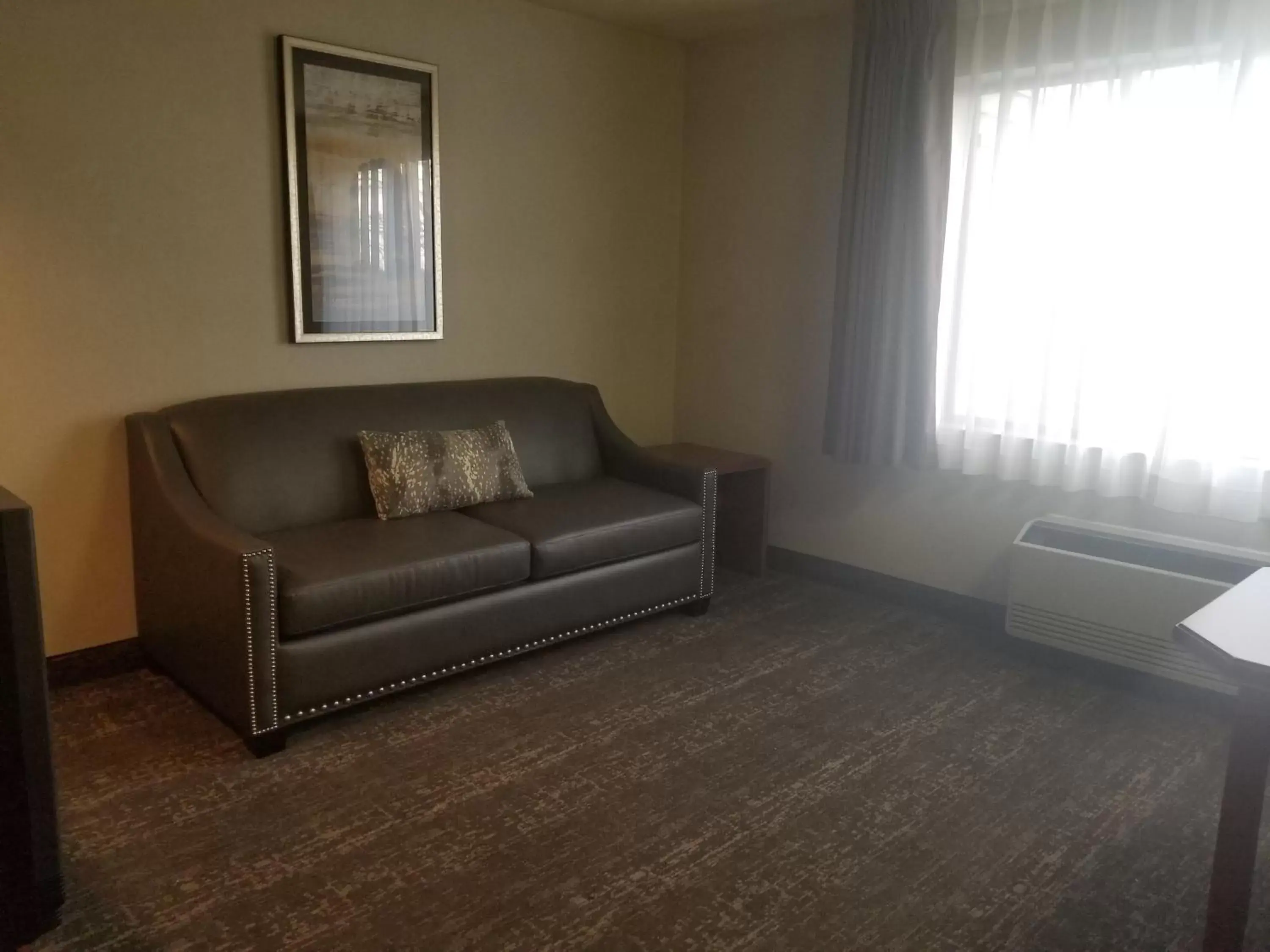 Living room in Shilo Inn Suites Salem Living room in Shilo Inn Suites Salem