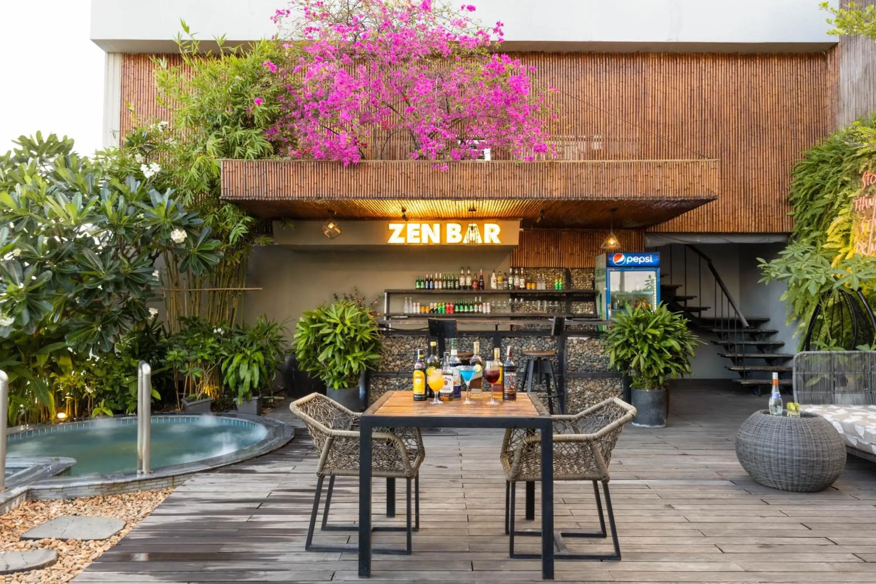 Lounge or bar in Cochin Zen Hotel Lounge or bar in Cochin Zen Hotel