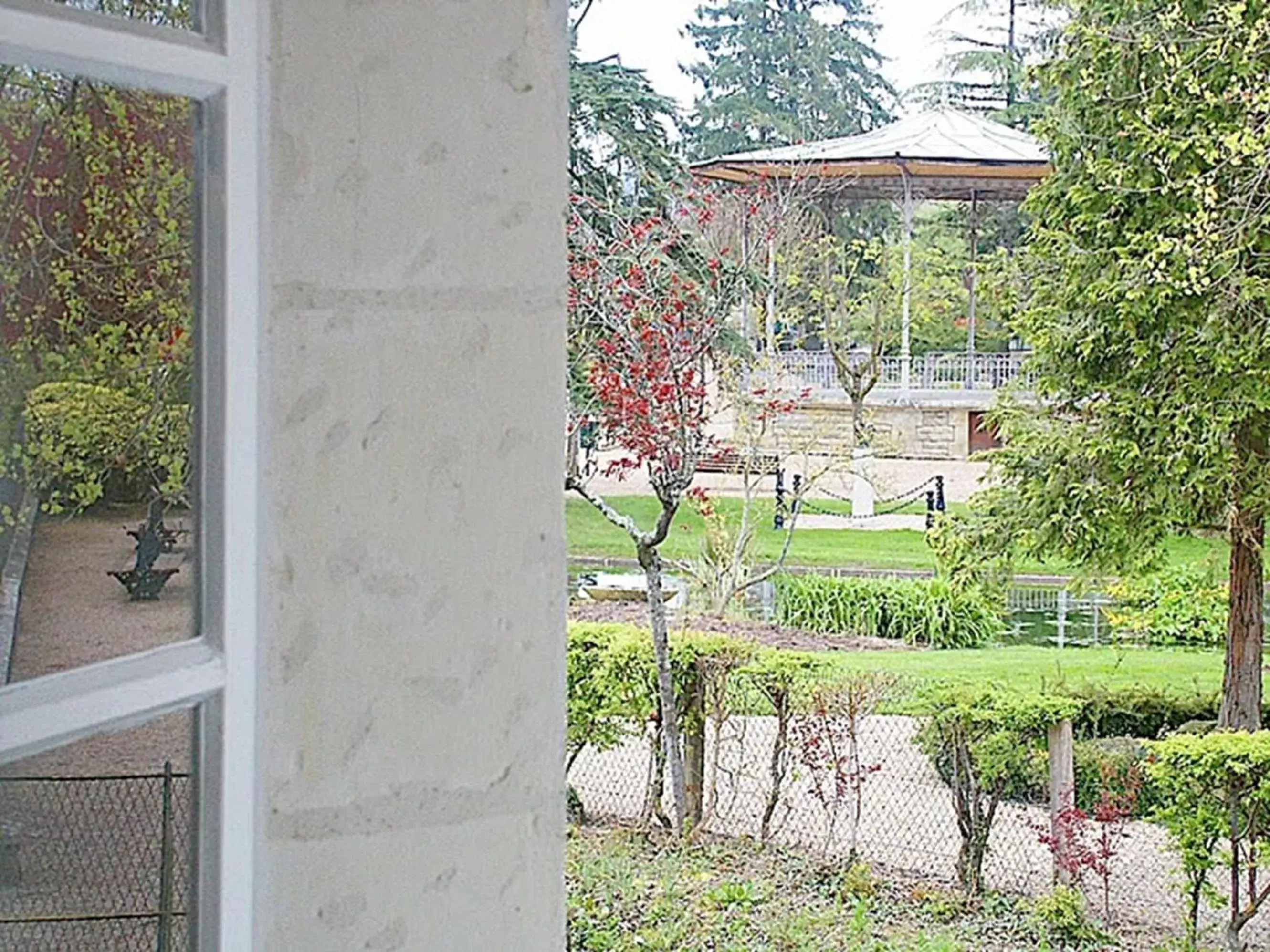 Garden in The Originals Boutique, Hôtel Le George , Loches