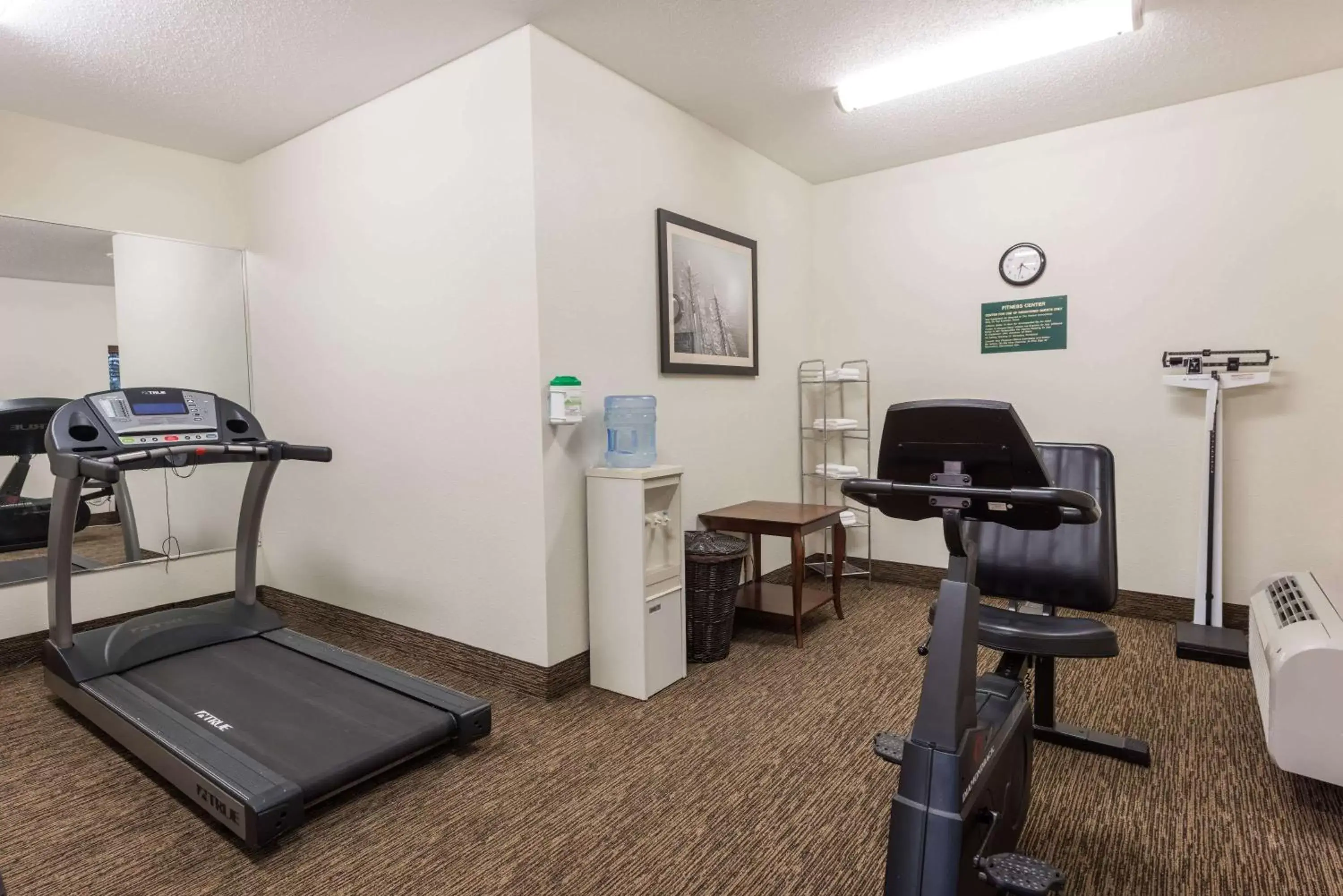 Fitness centre/facilities, Fitness Center/Facilities in Seasons Inn & Suites Highland