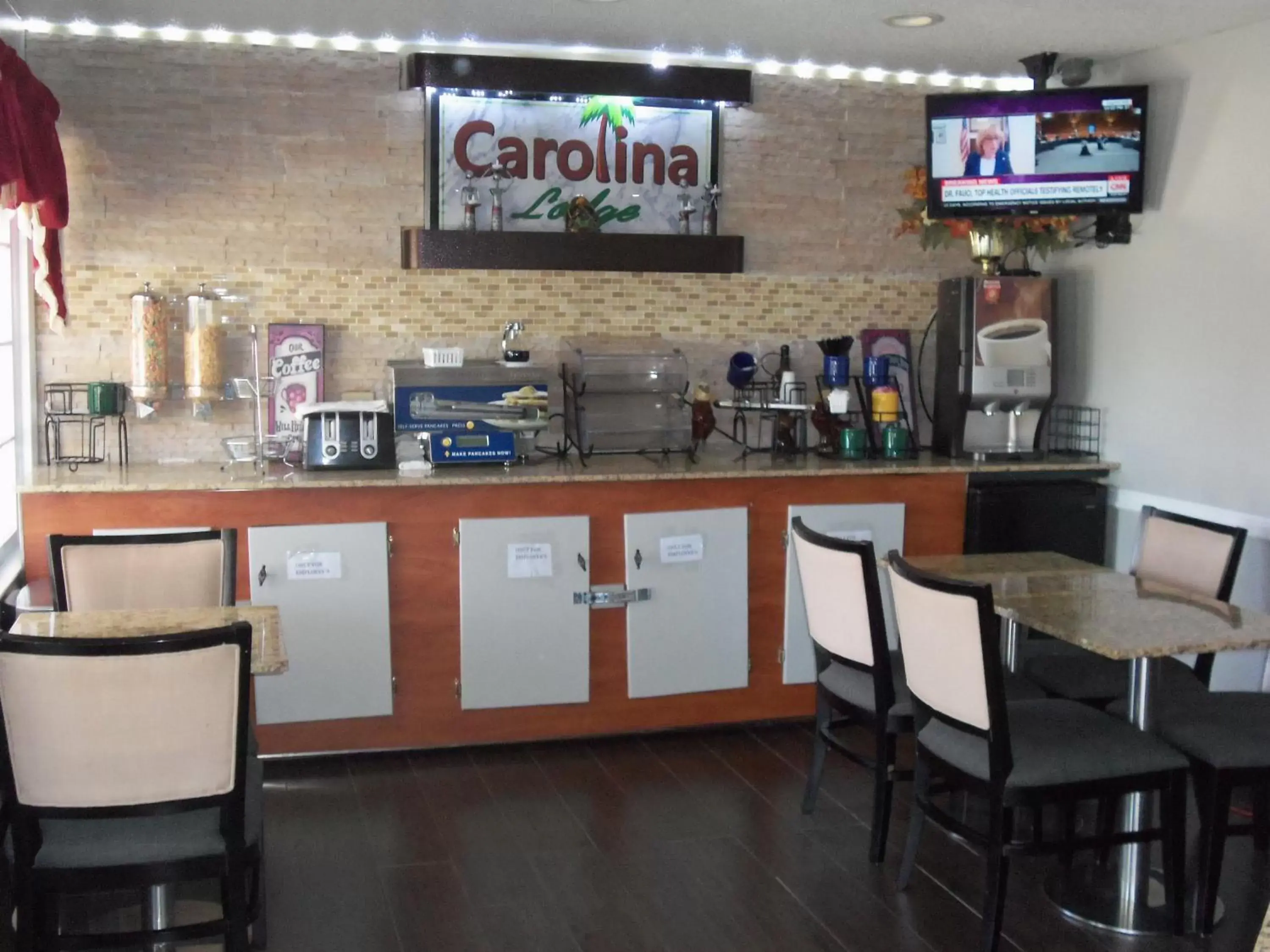 Breakfast, Restaurant/Places to Eat in Carolina Lodge