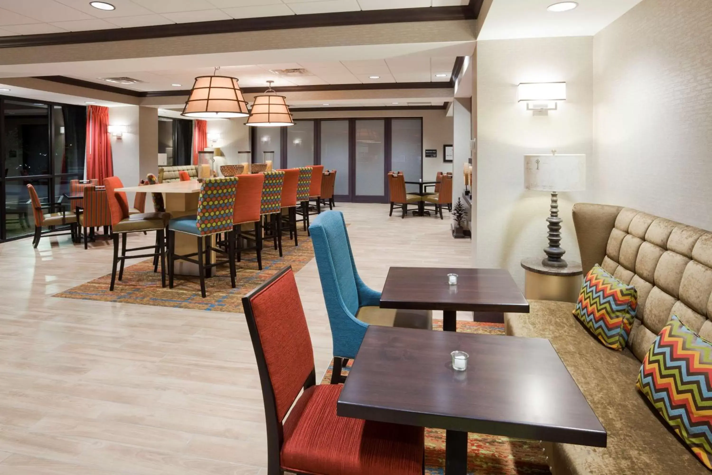 Lobby or reception, Restaurant/Places to Eat in Hampton Inn Minneapolis-Roseville,MN