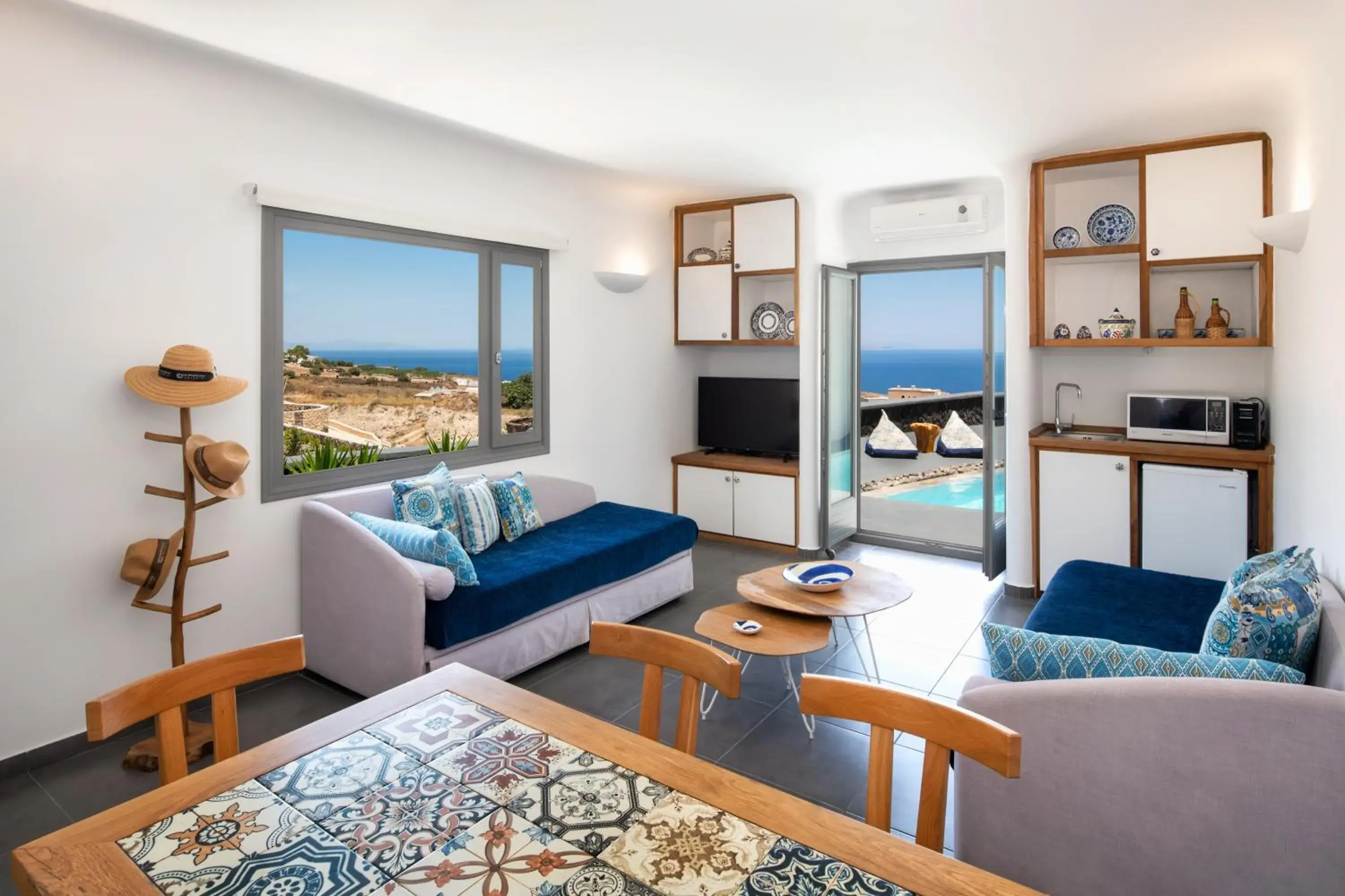 TV and multimedia, Sea View in San Marino Suites by Calm Collection