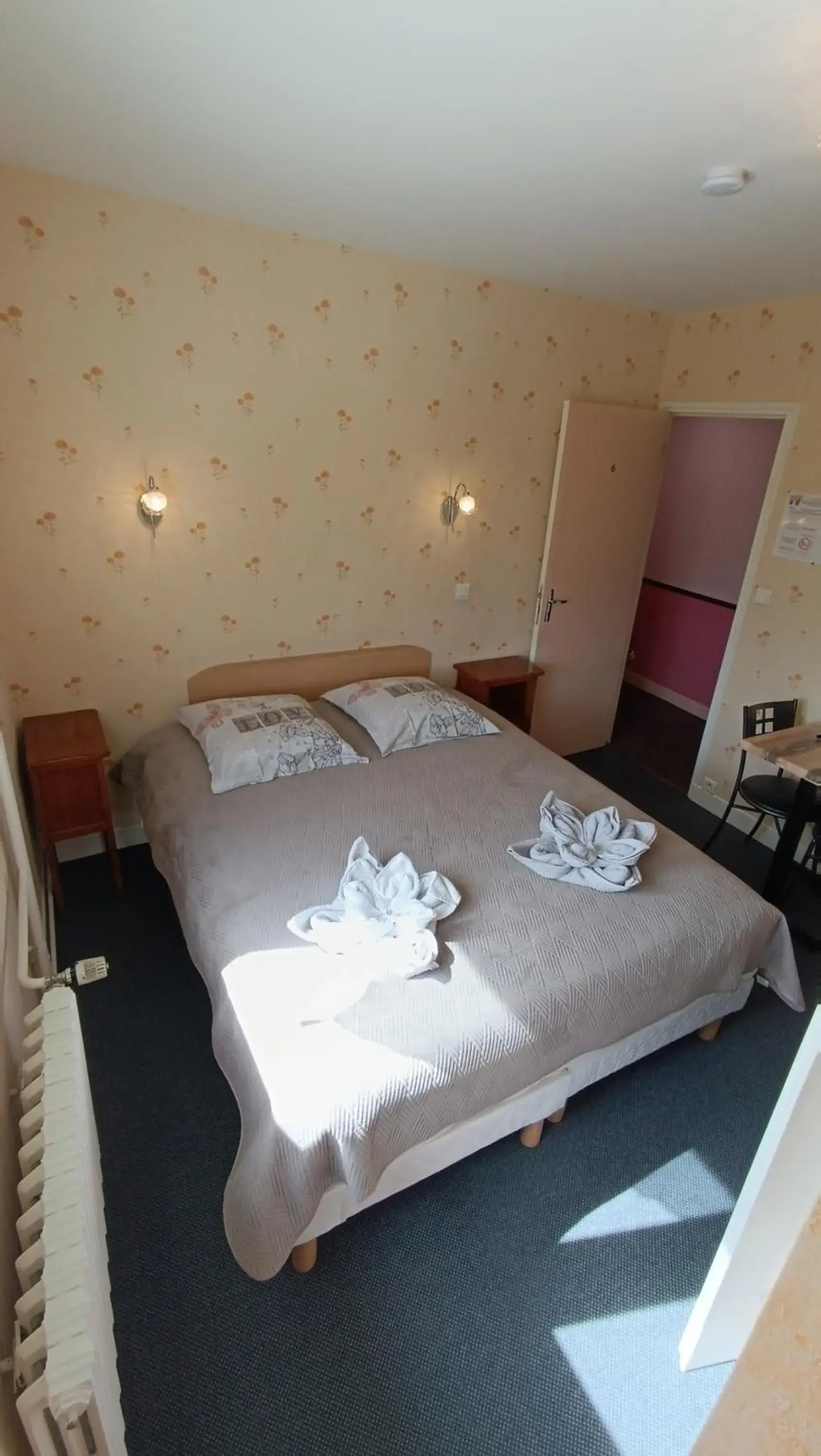 Bedroom, Bed in Hôtel Le Pommeil