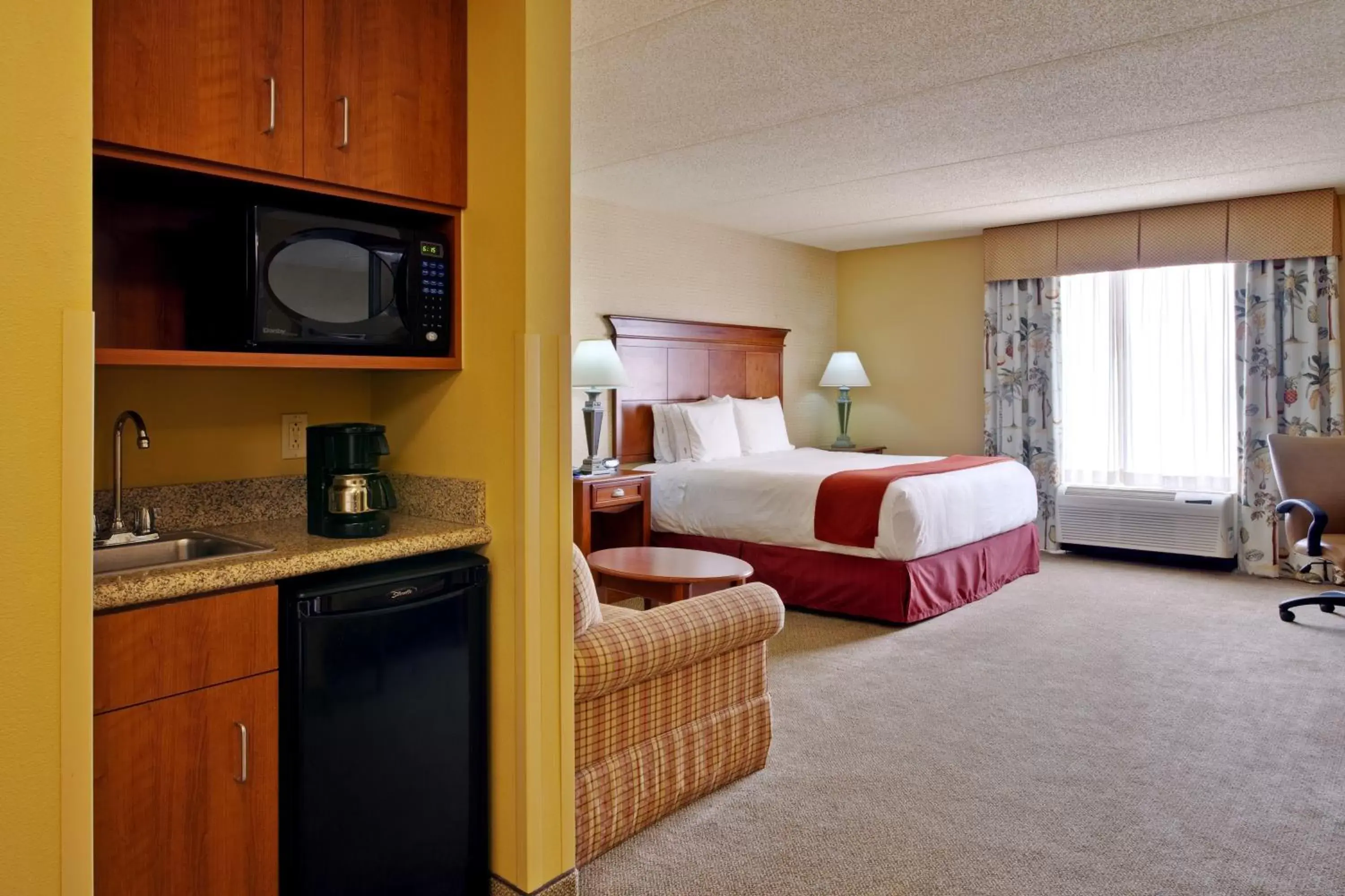 Bedroom in Holiday Inn Express & Suites Bloomington, an IHG Hotel