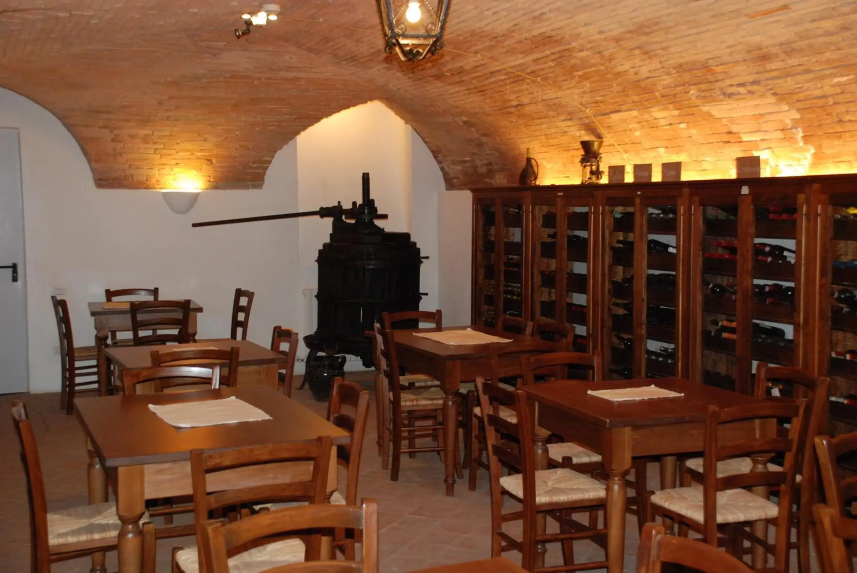 Restaurant/Places to Eat in Posta Donini-Historic Hotel