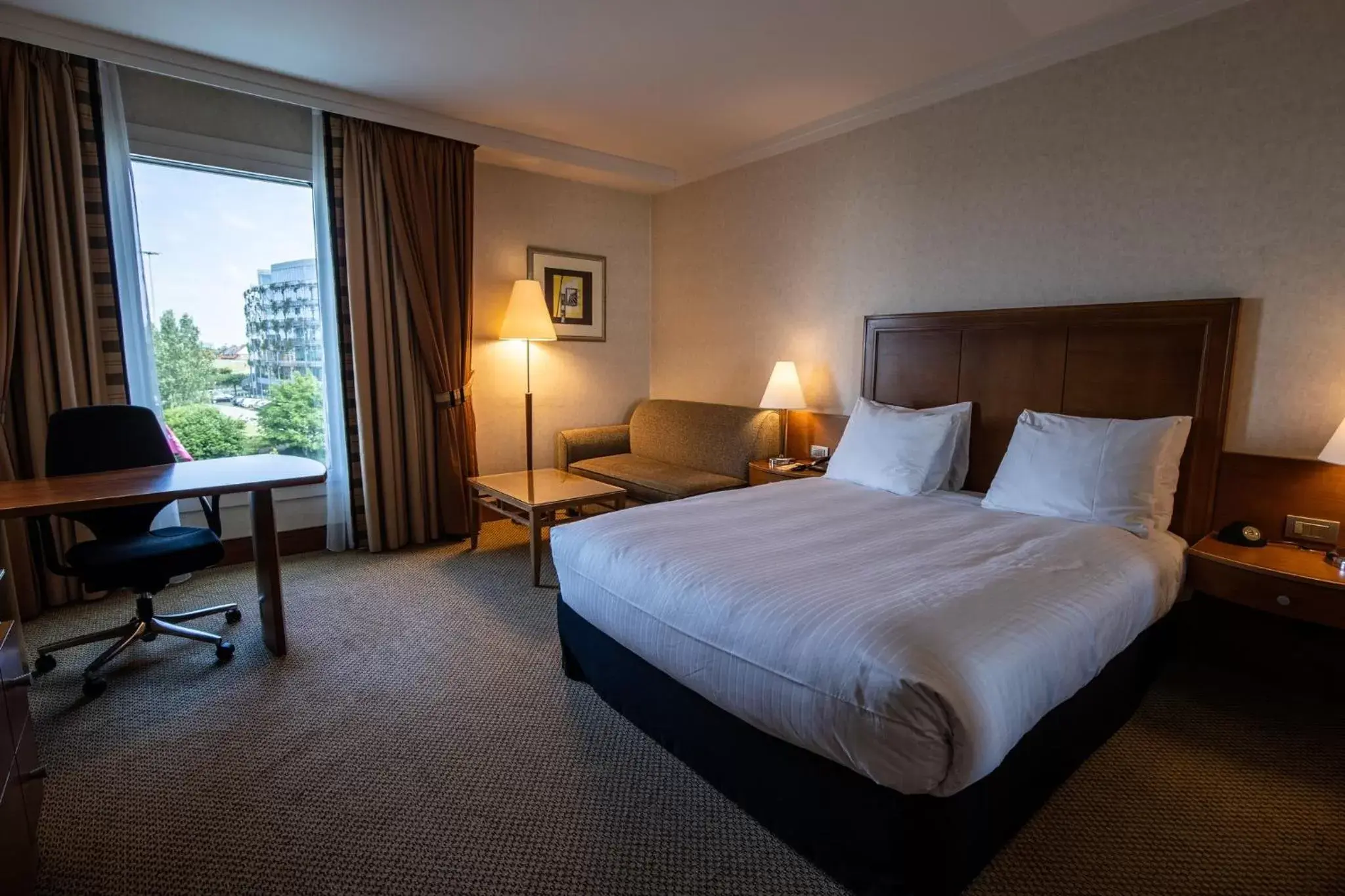 Photo of the whole room, Bed in Crowne Plaza Brussels Airport, an IHG Hotel