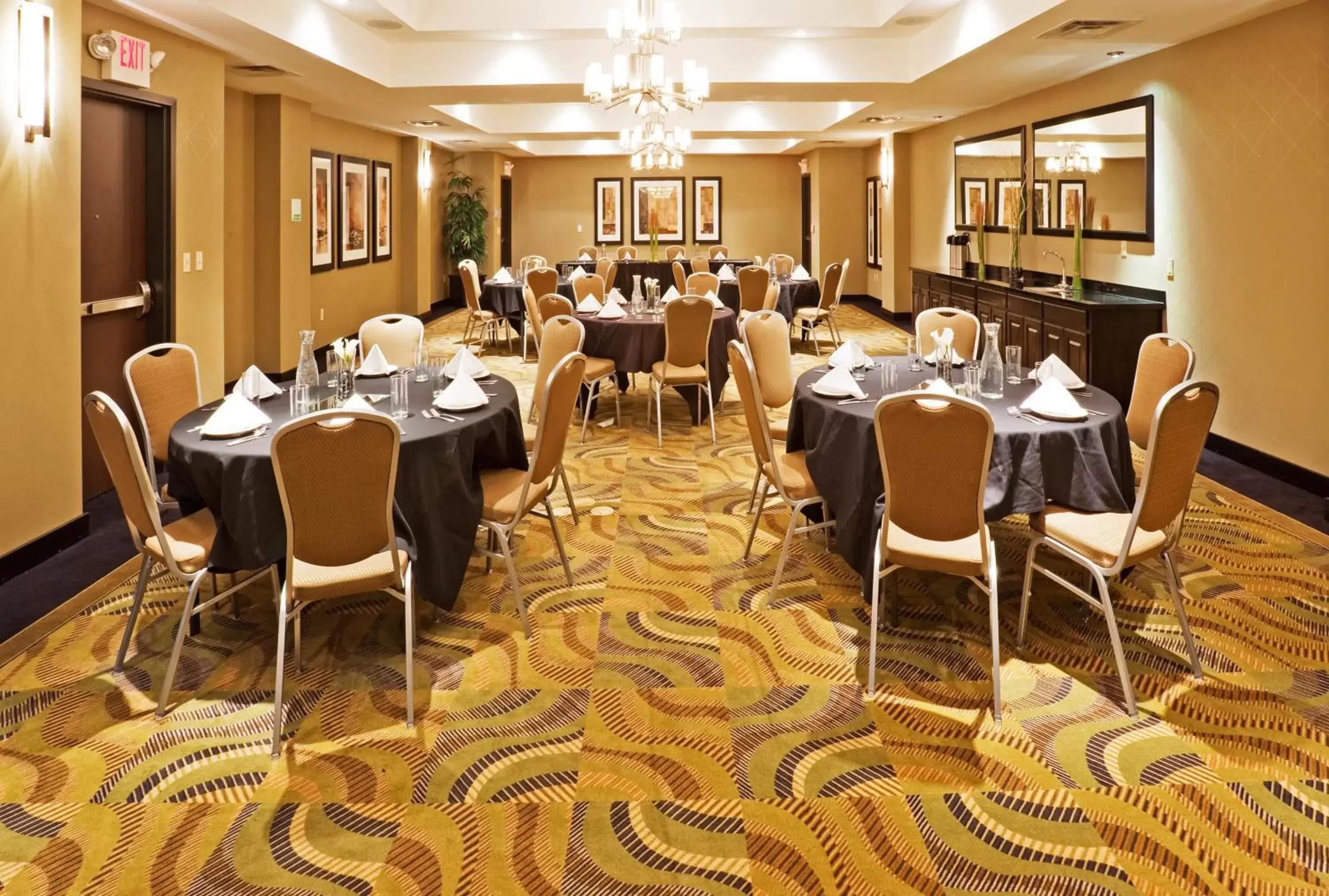 Banquet/Function facilities, Restaurant/Places to Eat in Holiday Inn & Suites Stillwater-University West, an IHG Hotel