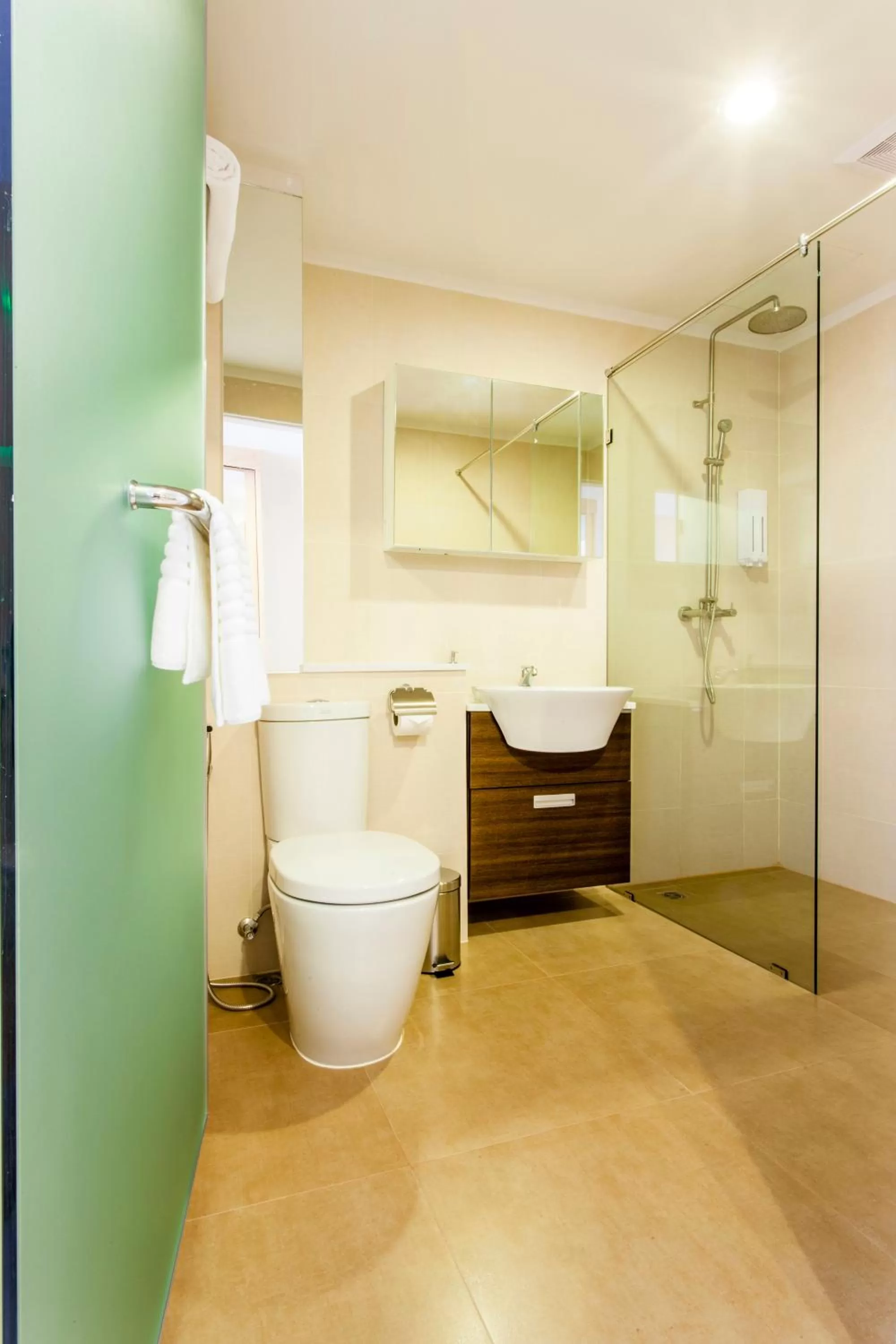 Bathroom in Solo Express Sukhumvit 81