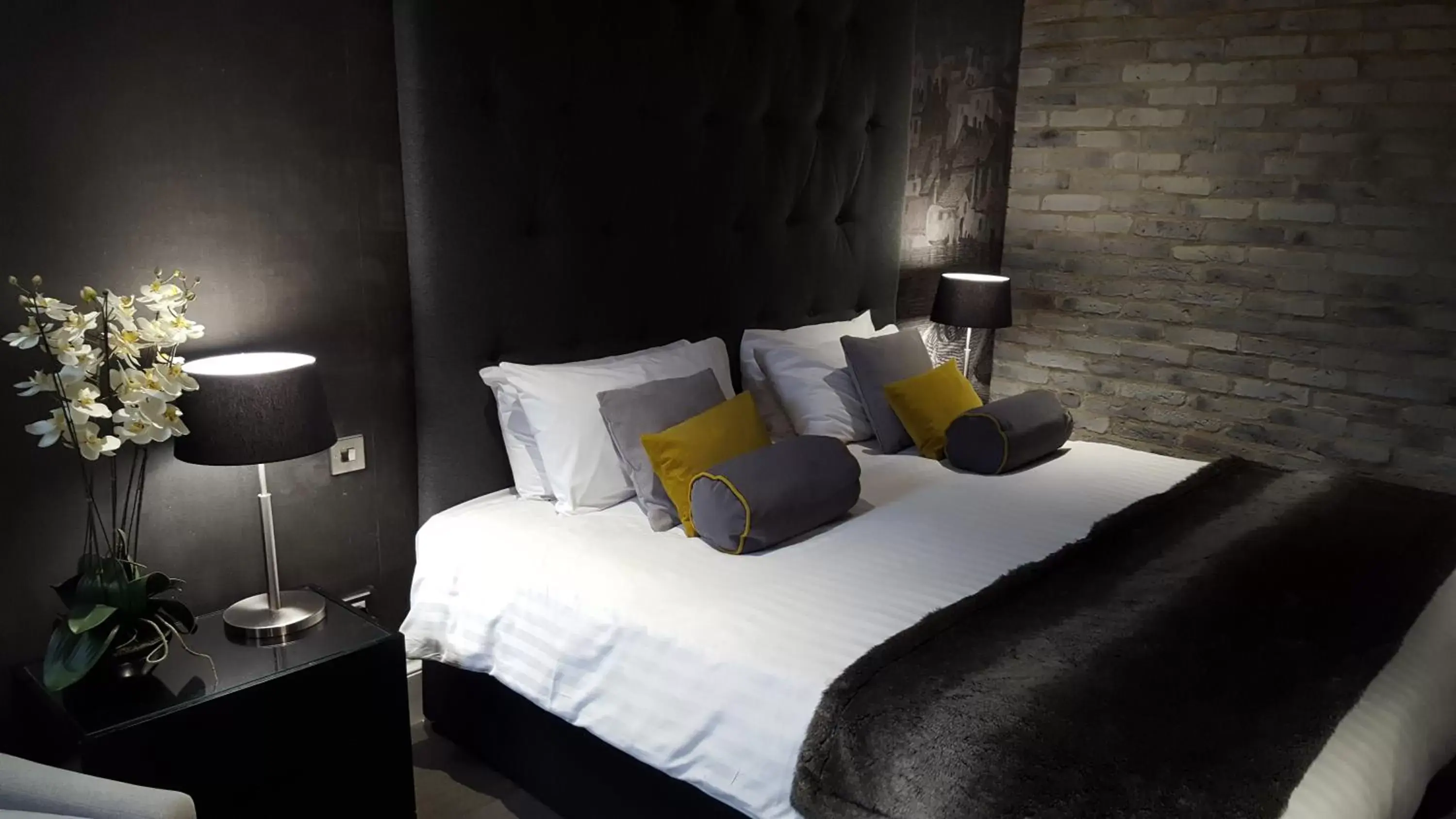 Bed in Grey Street Hotel