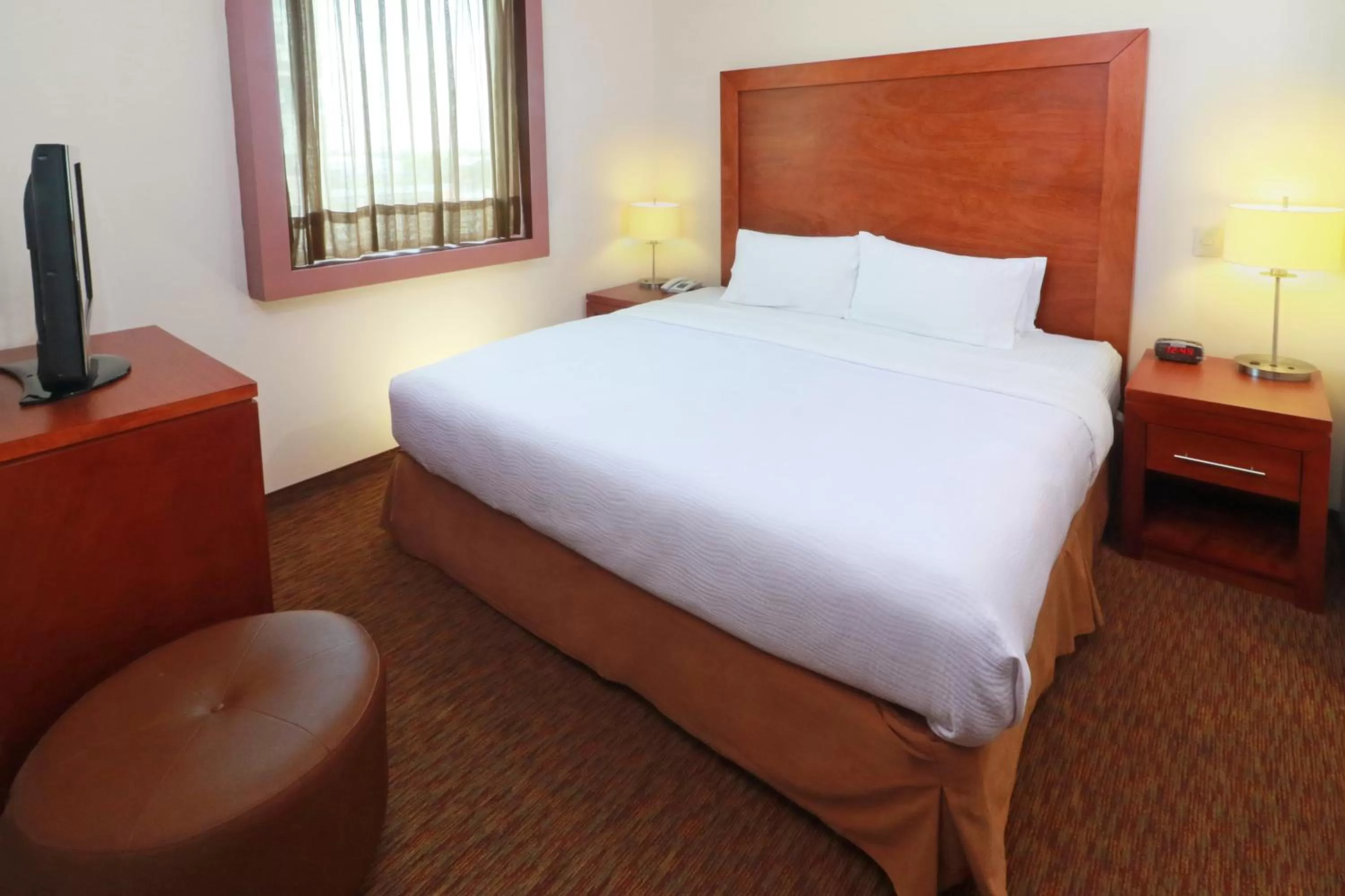 Photo of the whole room, Bed in Staybridge Suites Queretaro by IHG