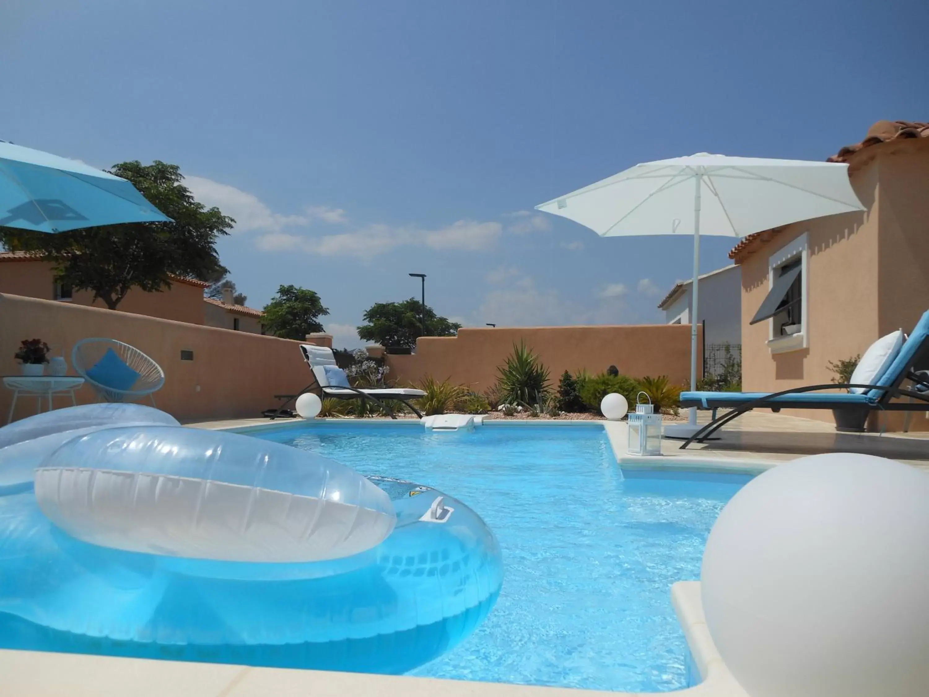 Swimming Pool in Chambre d'hôtes dans Villa Diane