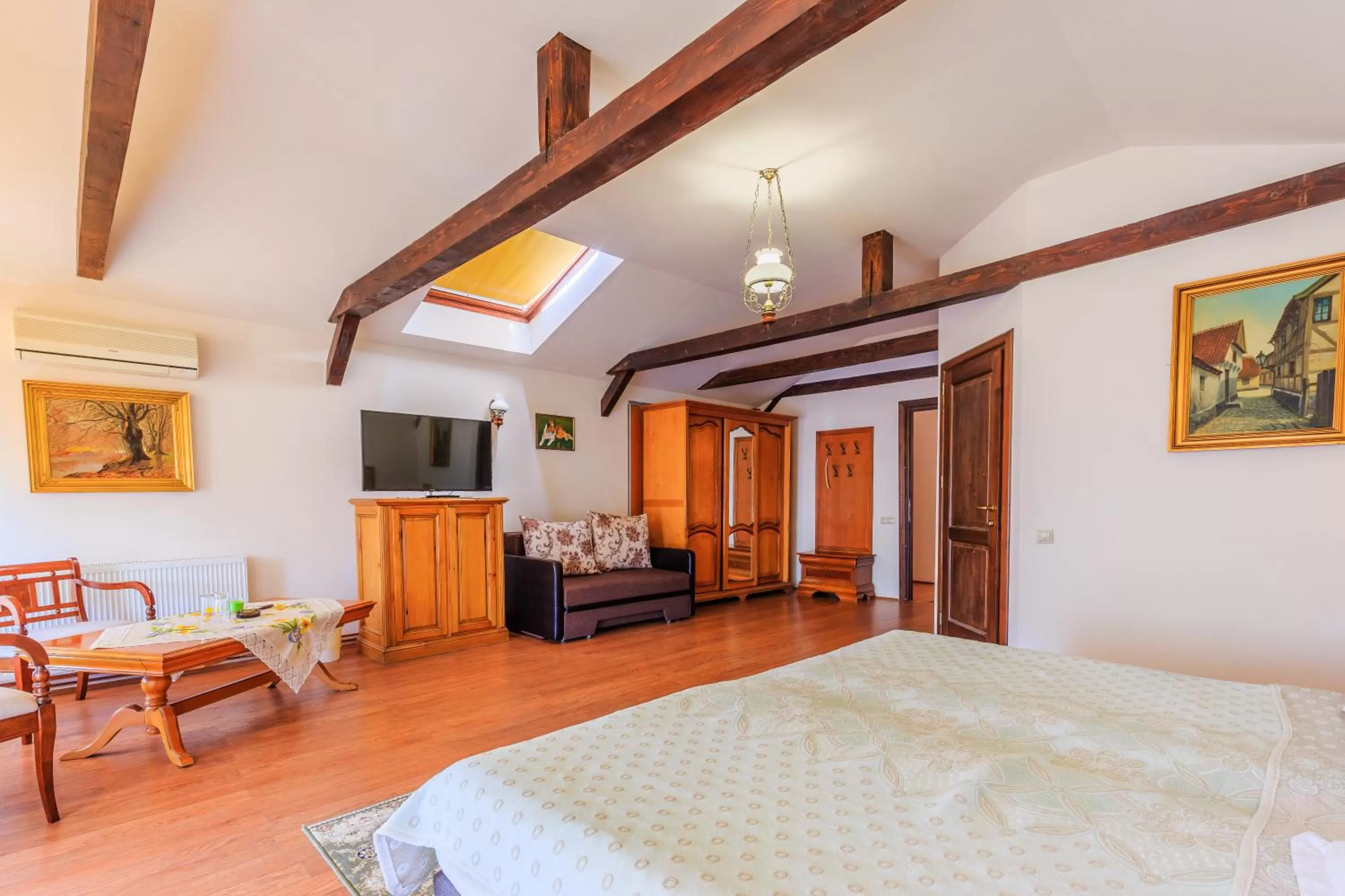 Photo of the whole room, Bed in Hotel Bielmann