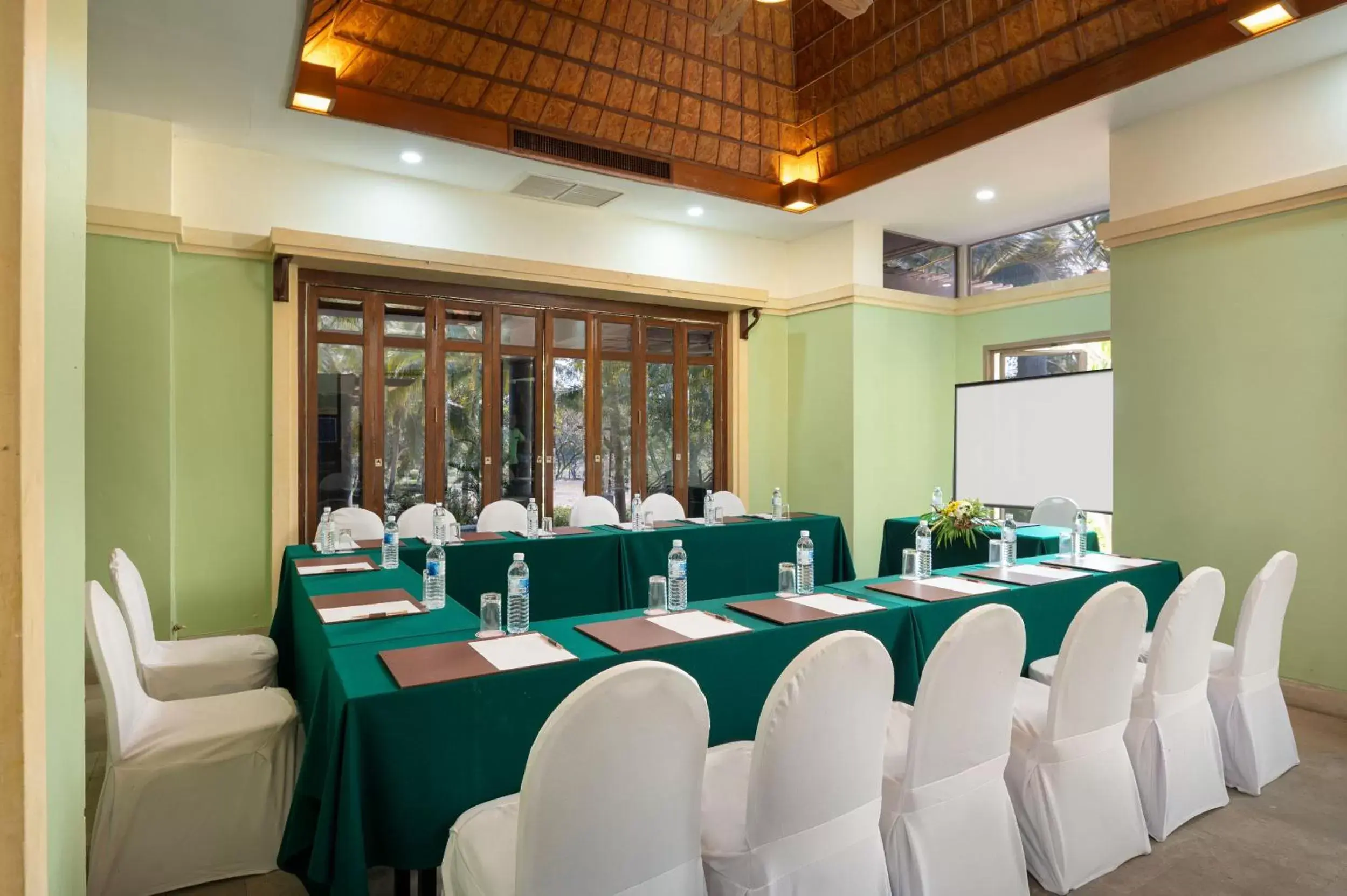 Meeting/conference room in Springfield Village Golf & Spa