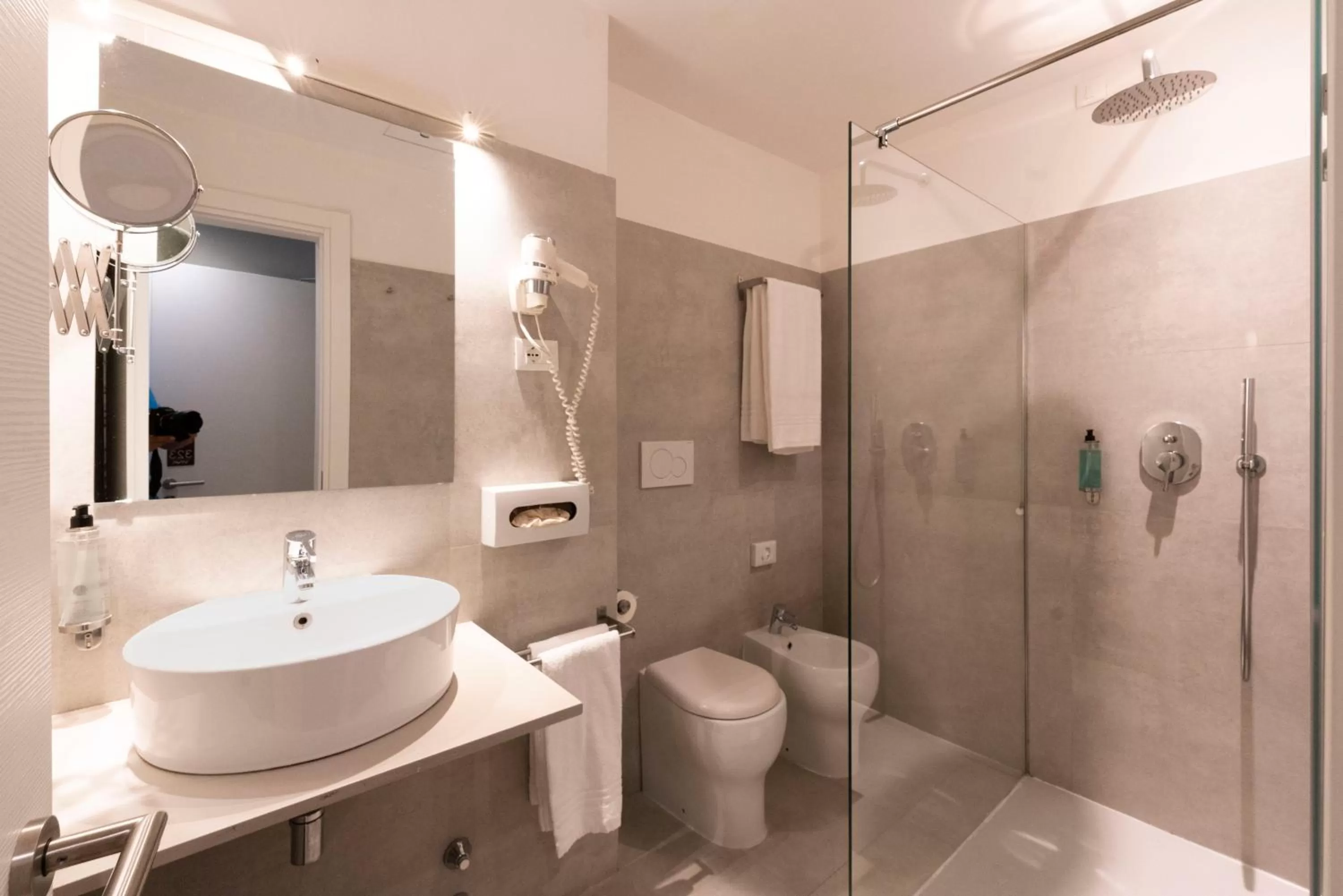 Shower in Kleos Hotel Milano Città Studi by Kleos Group Collection