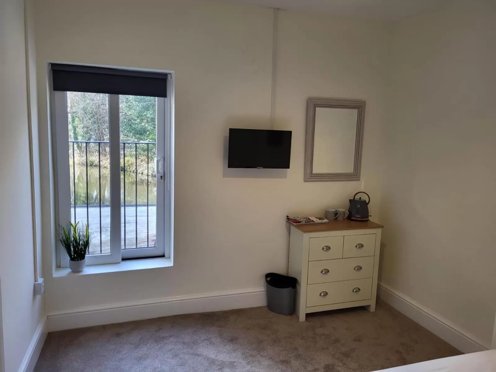 TV/Entertainment Center in The Bird in Hand