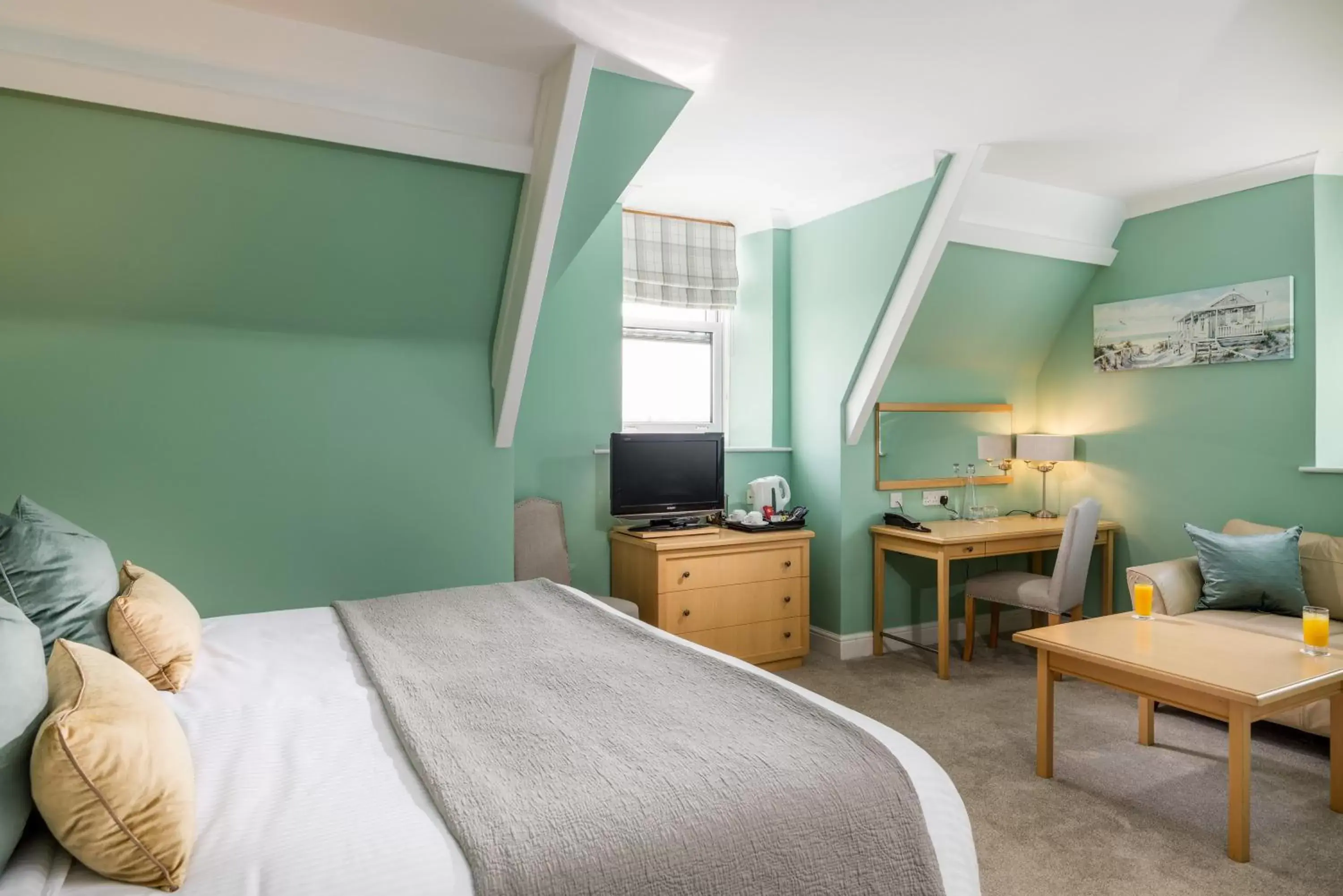 Seating area, Bed in Hotel Penzance