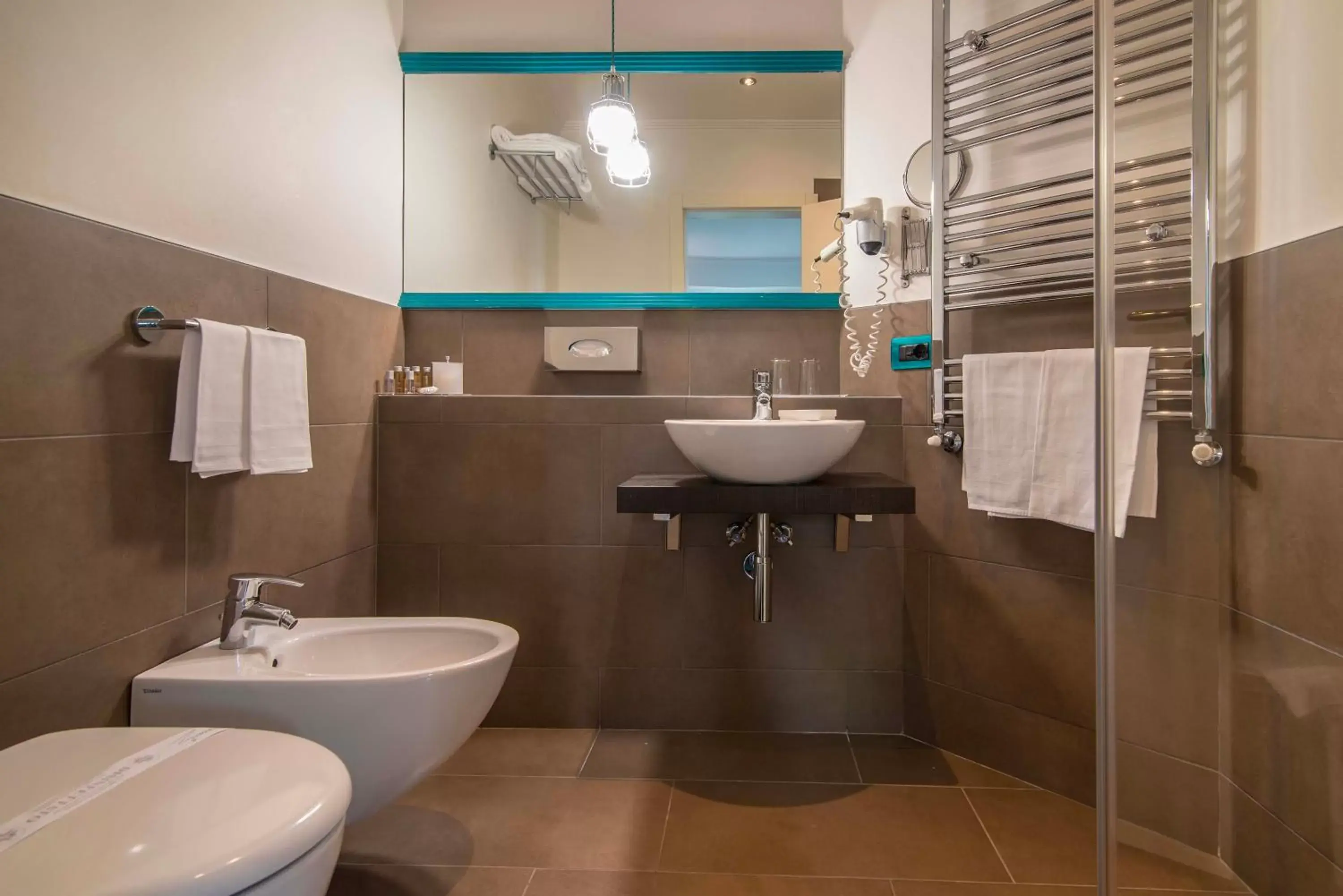 Shower, Bathroom in Terme Preistoriche Resort & Spa