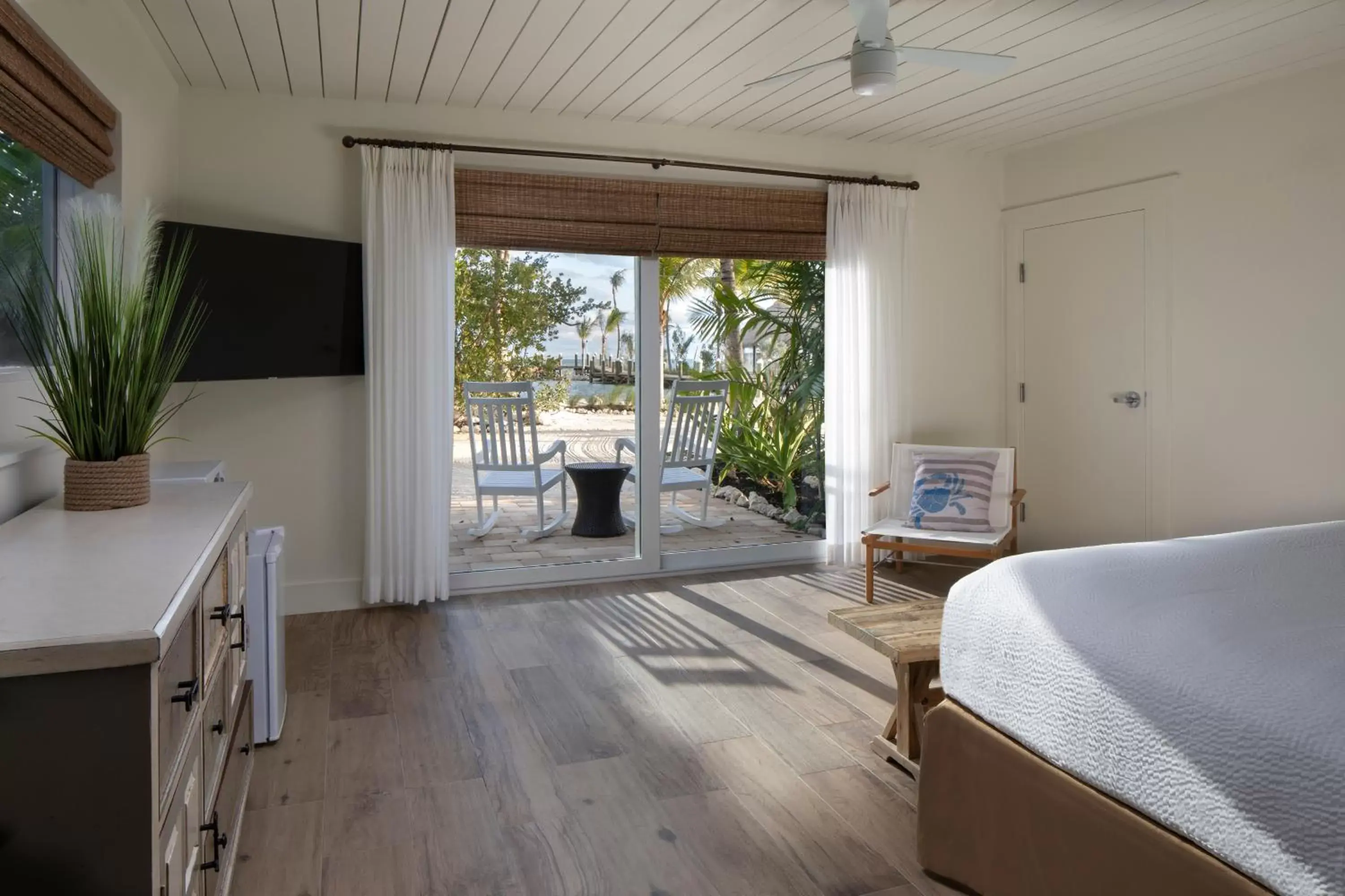 Bedroom in Postcard Inn Beach Resort & Marina
