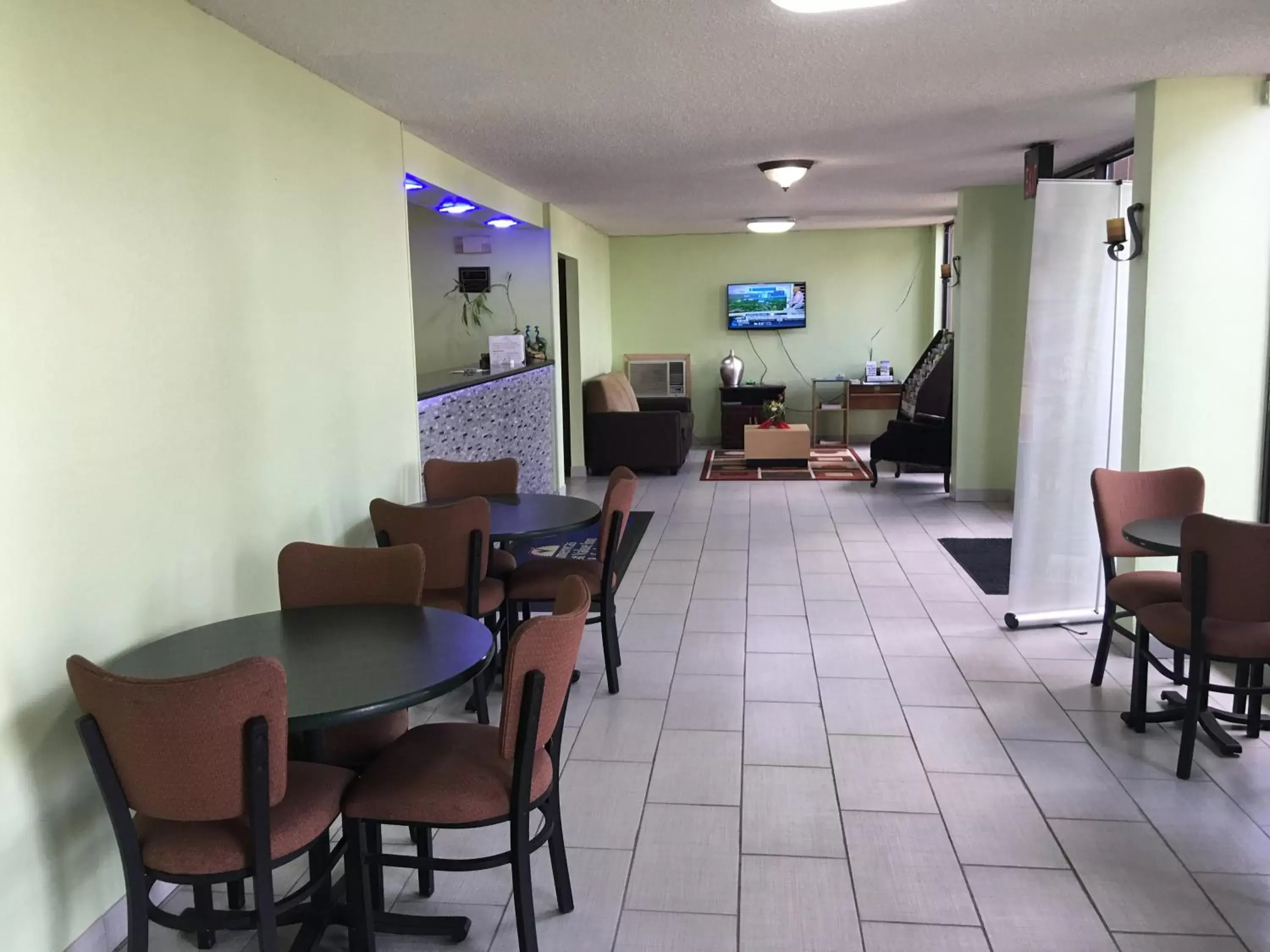 Lobby or reception, Restaurant/Places to Eat in Americas Best Value Inn - Malvern