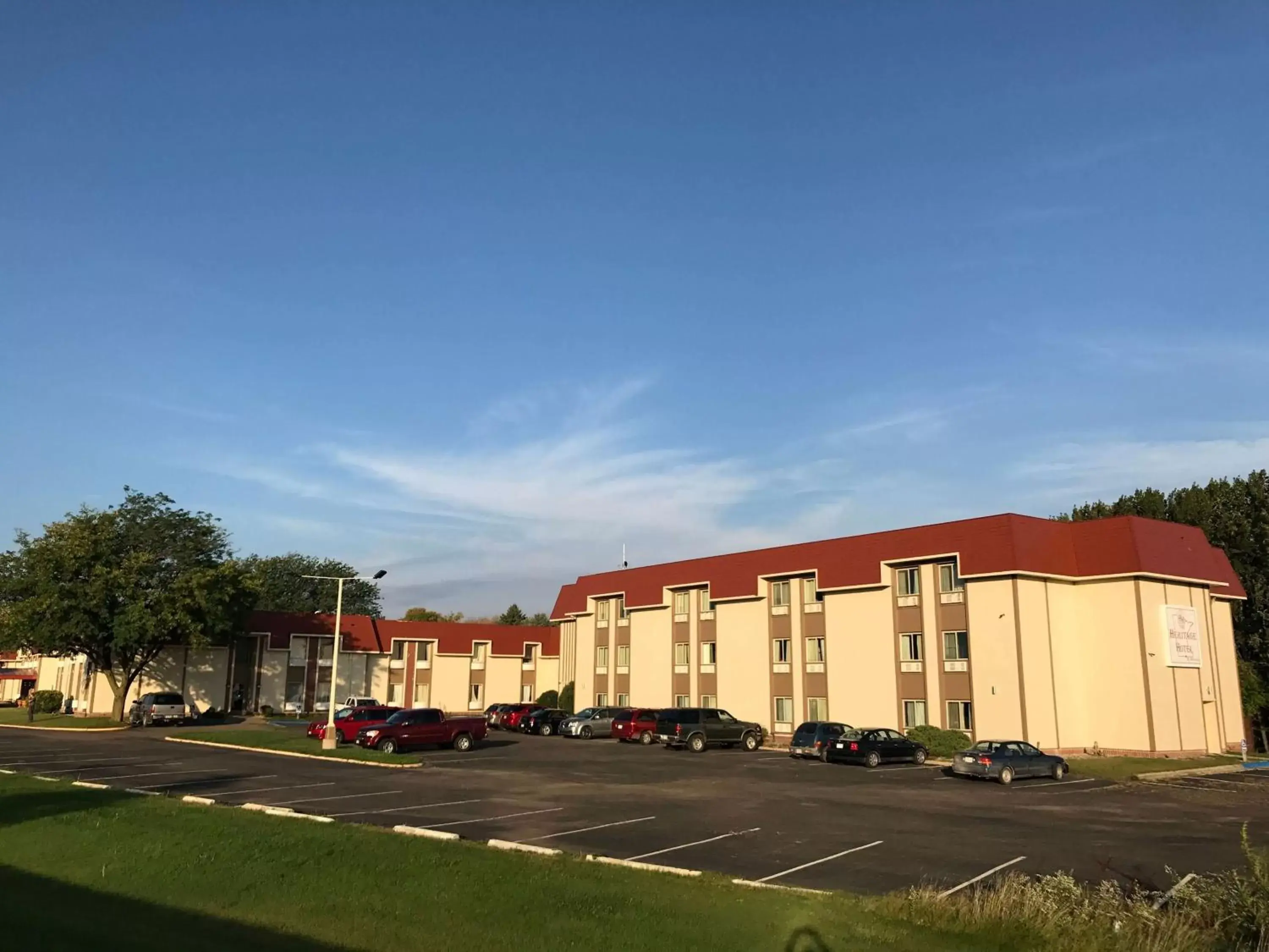 Property building in Ramada by Wyndham Albert Lea Property building in Ramada by Wyndham Albert Lea